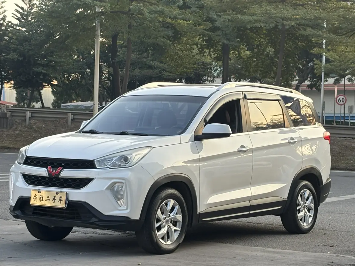 Wuling Hongguang S3  из Китая