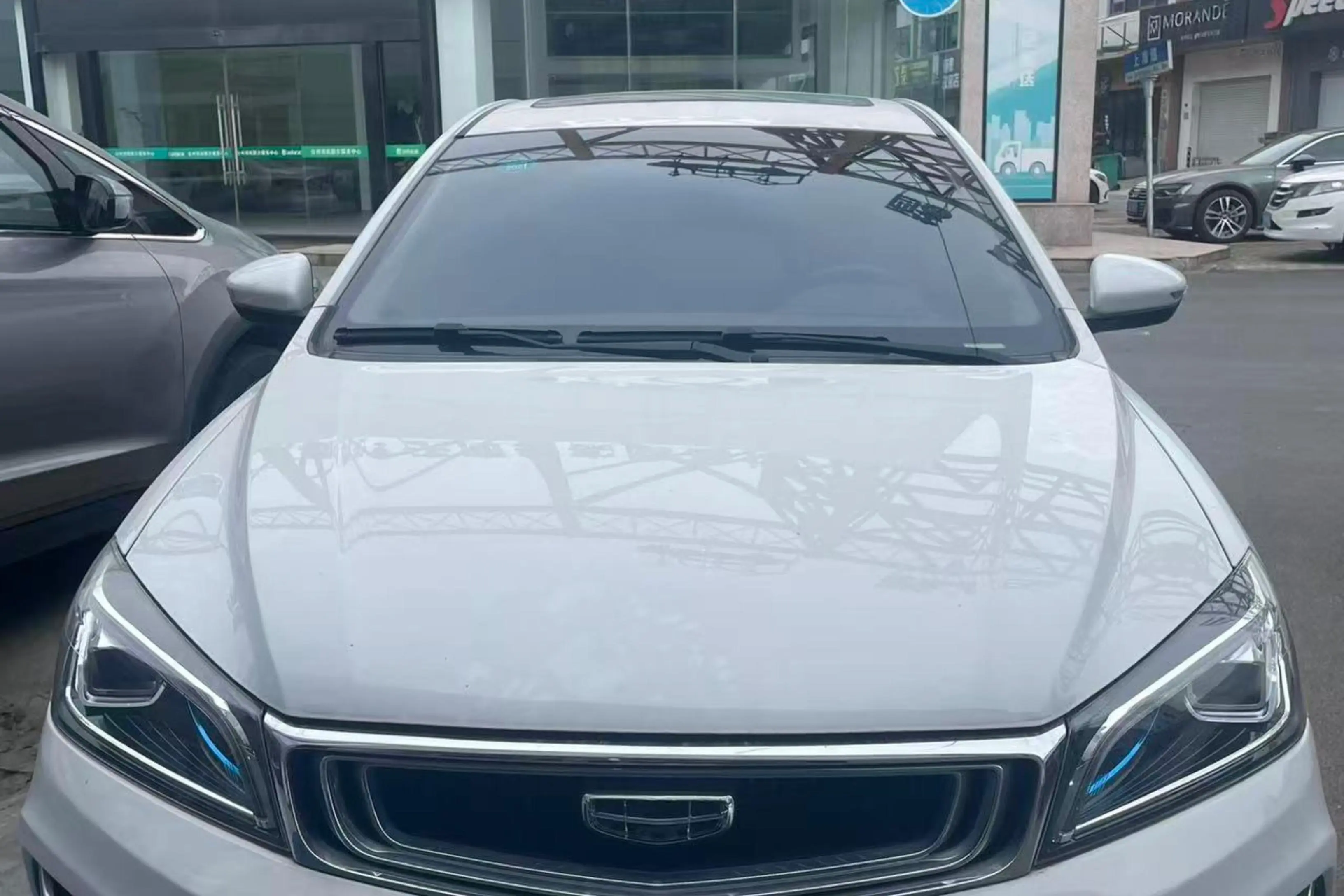 Geely Emgrand  из Китая