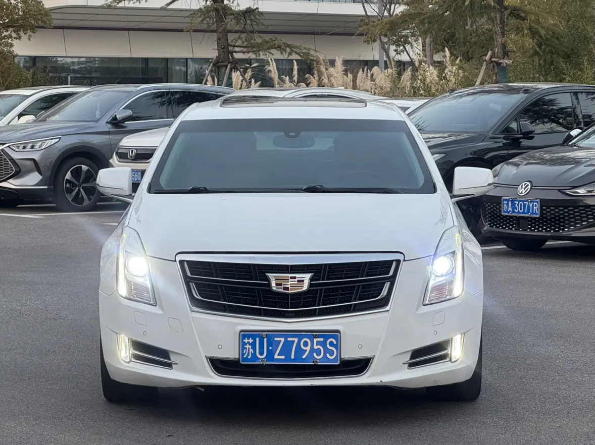 Cadillac XTS  из Китая