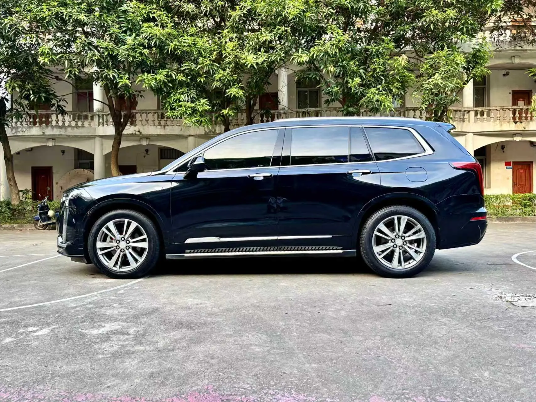 Cadillac XT6  из Китая