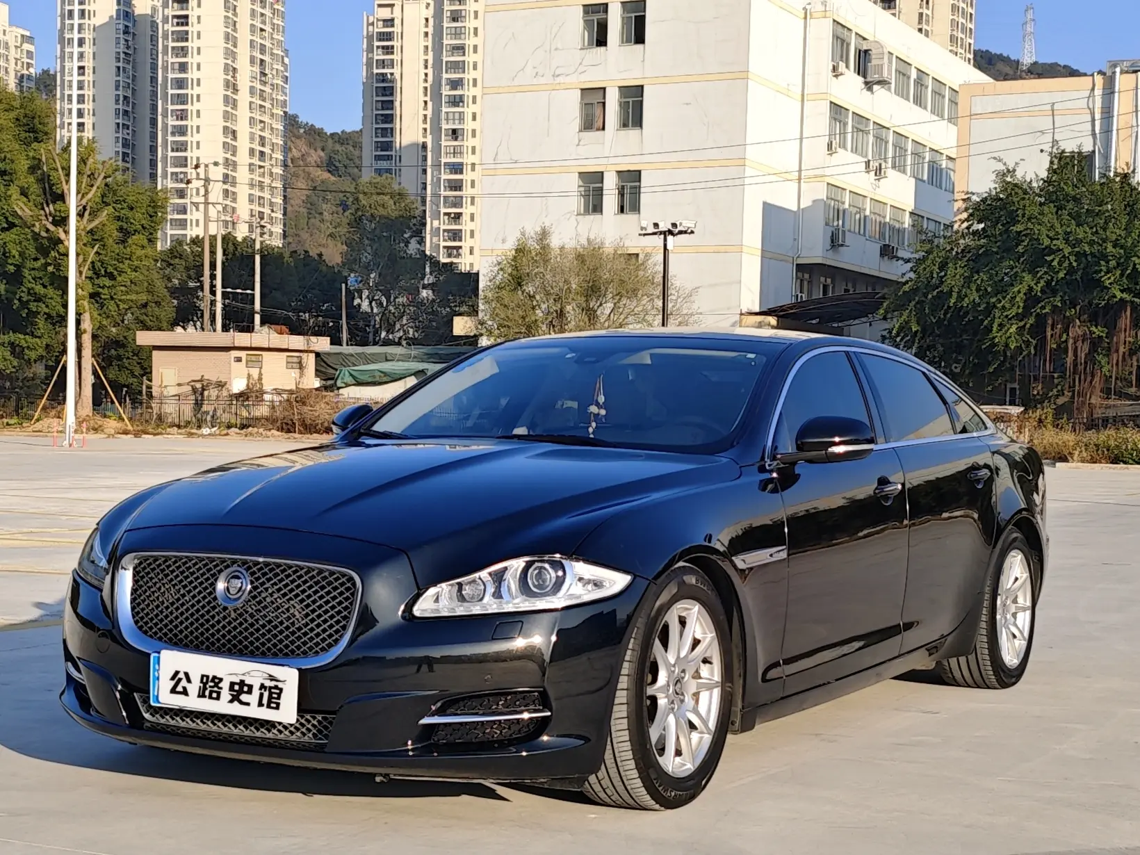 Jaguar XJ  из Китая