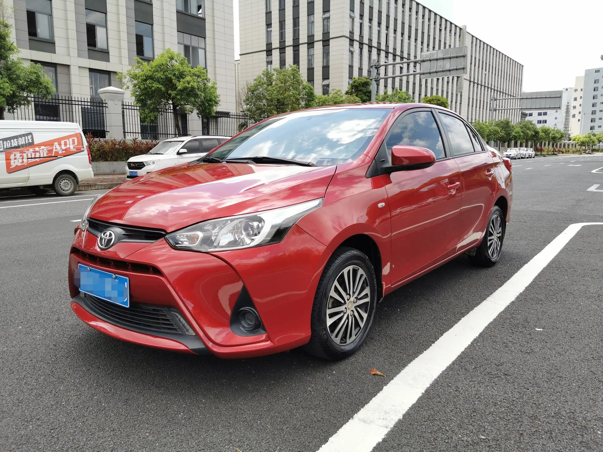 Toyota YARiS L Enjoy  из Китая