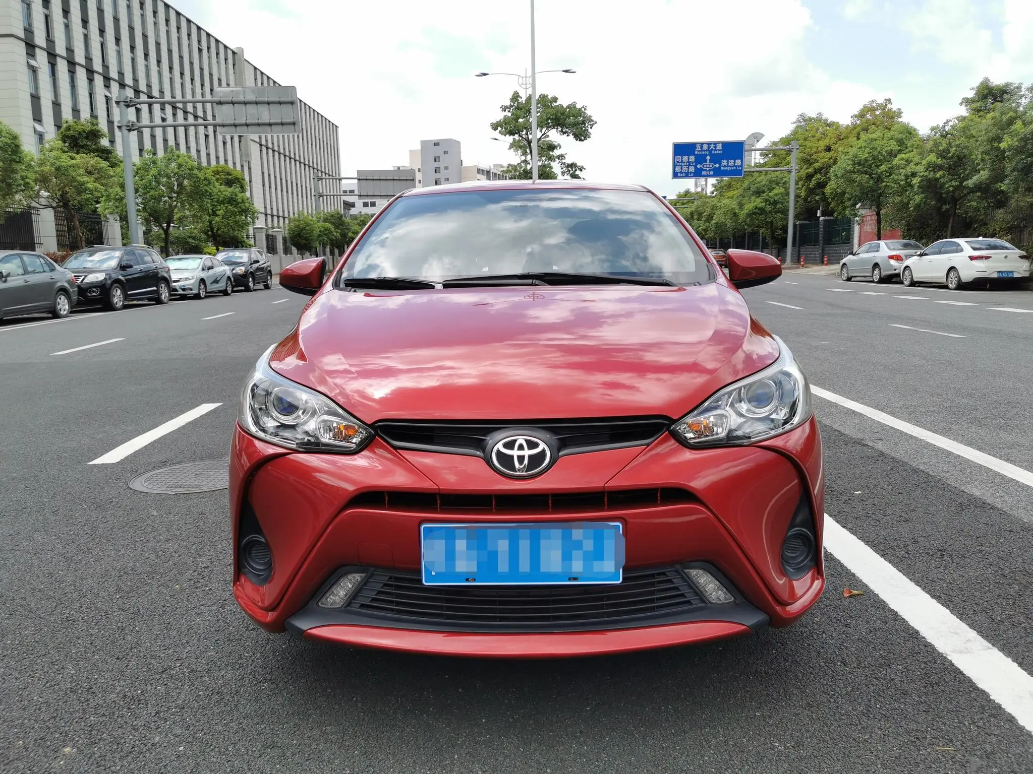 Toyota YARiS L Enjoy  из Китая