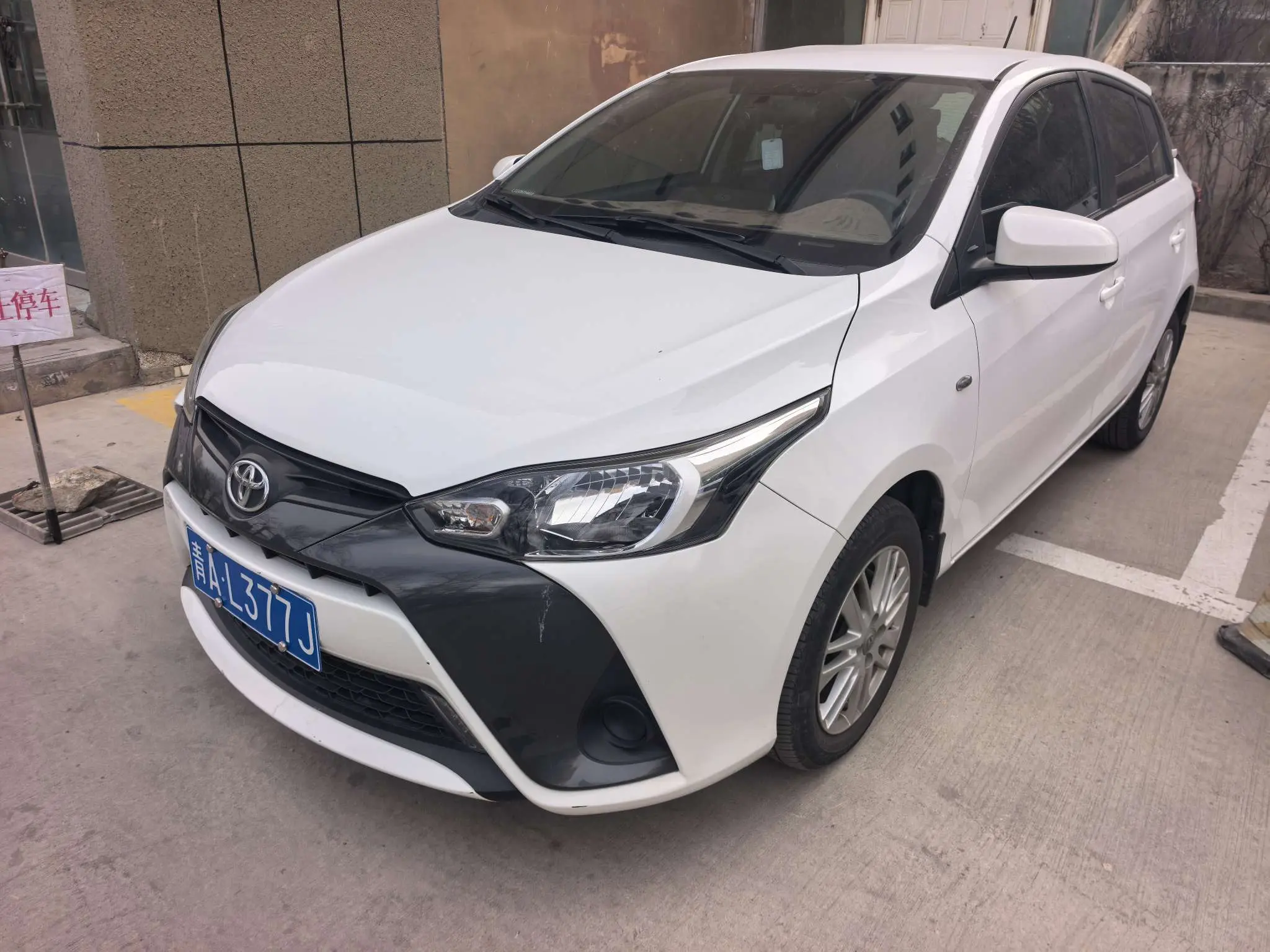 Toyota Yaris L  из Китая