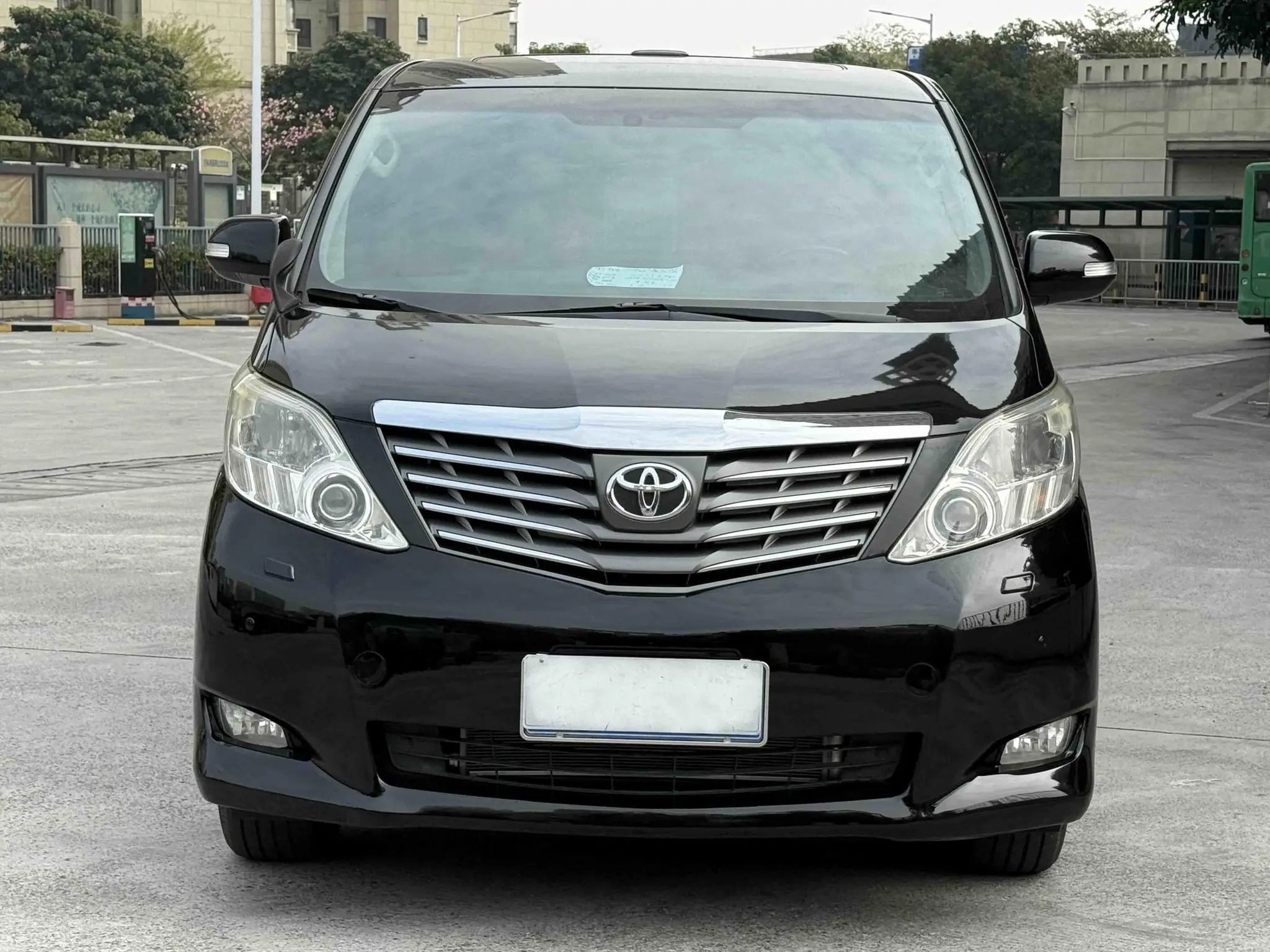 Toyota Alphard (Elfa)  из Китая