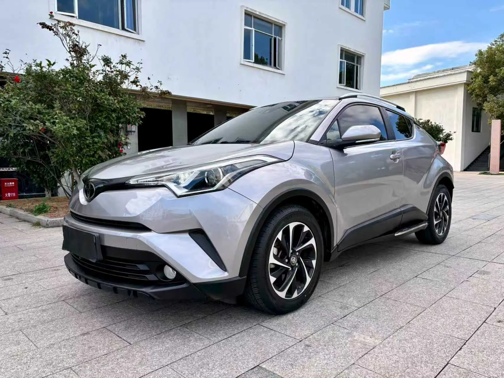 Toyota C-HR Hybrid (Yize IZOA)  из Китая