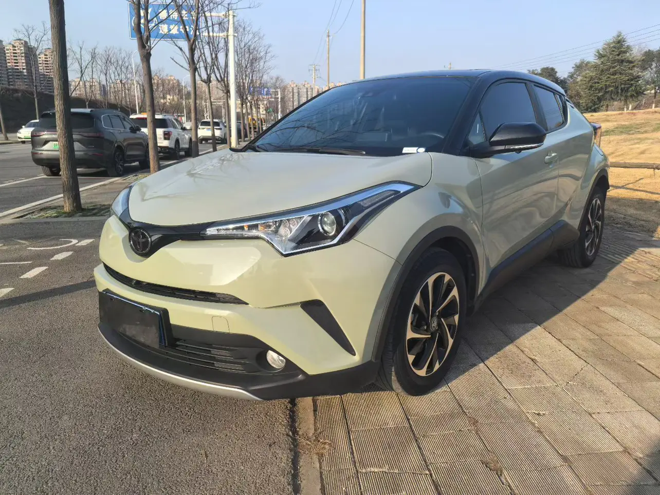 Toyota C-HR Hybrid (Yize IZOA)  из Китая