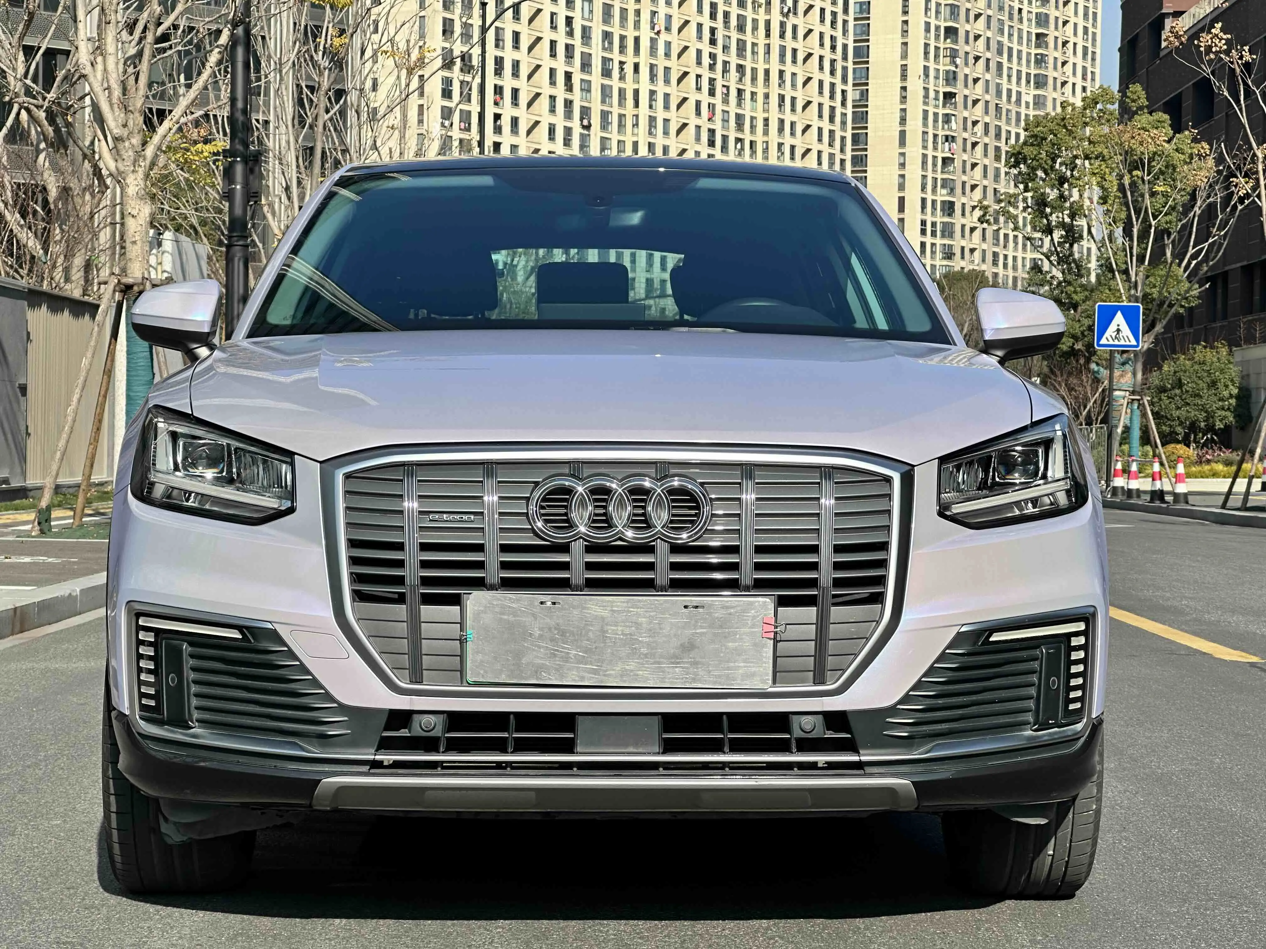 Audi Q2L e-tron  из Китая