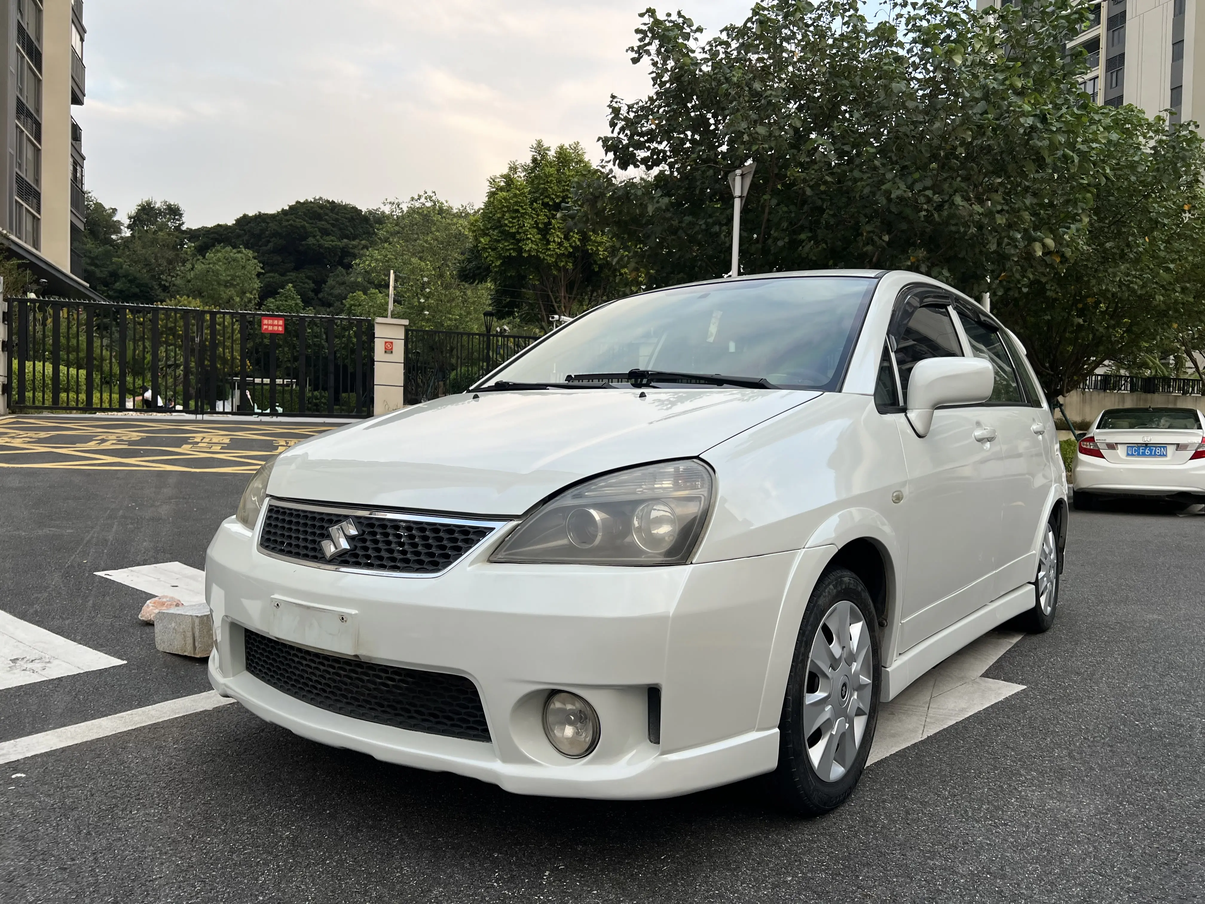 Suzuki Liana  из Китая