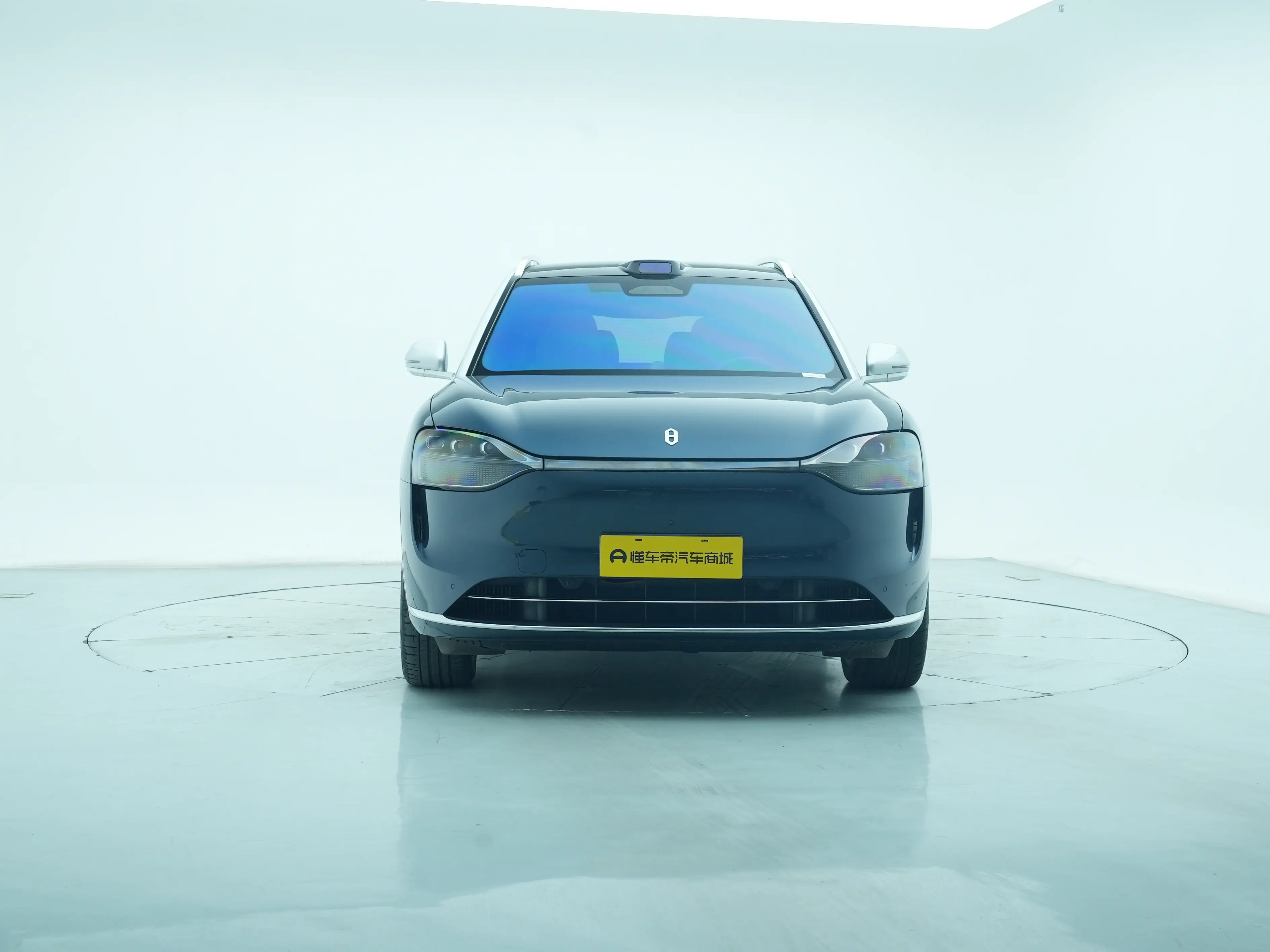 AITO M9 (Wenjie M9)  из Китая