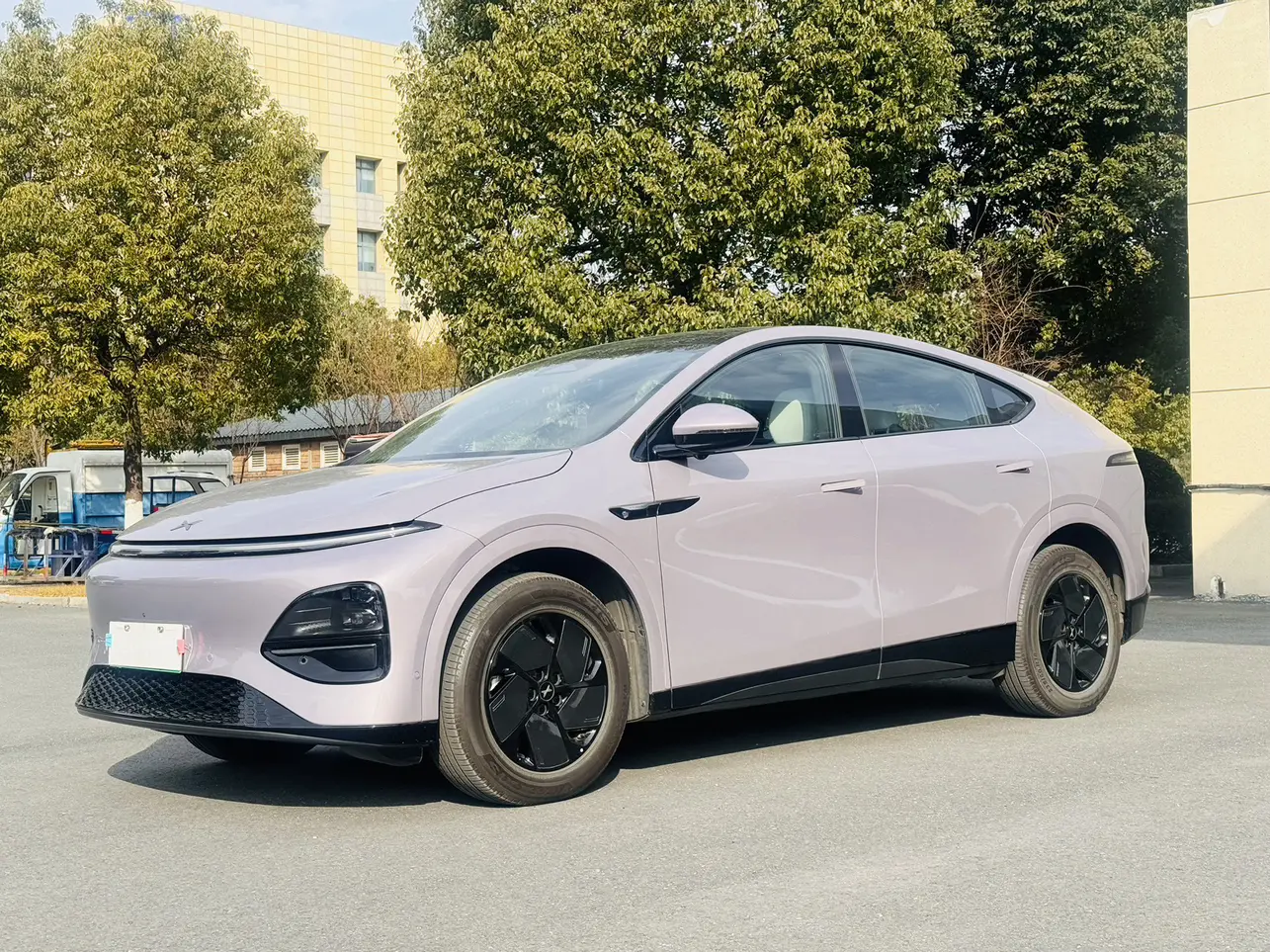 Xpeng G6  из Китая