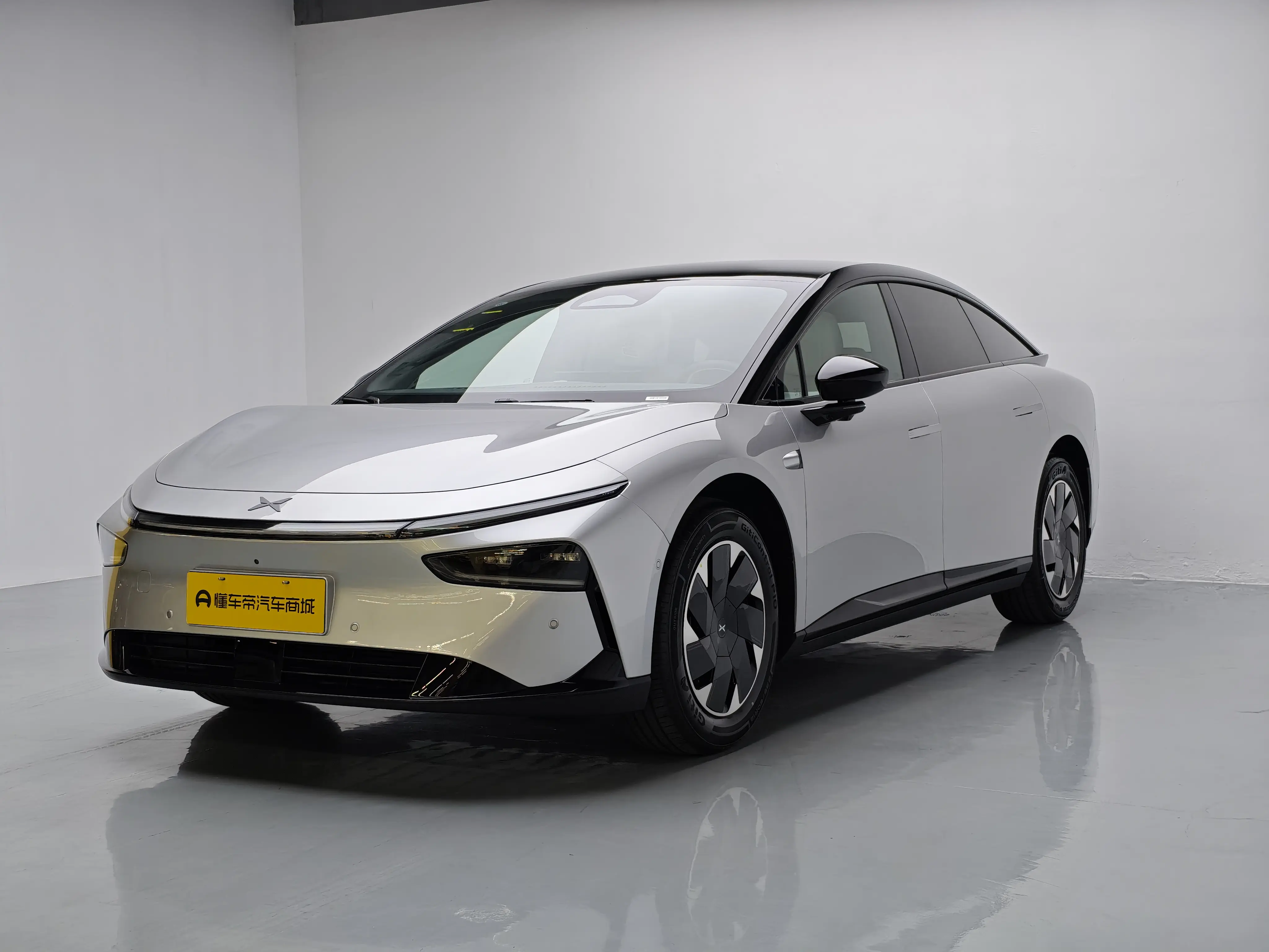 Xpeng P7+  из Китая