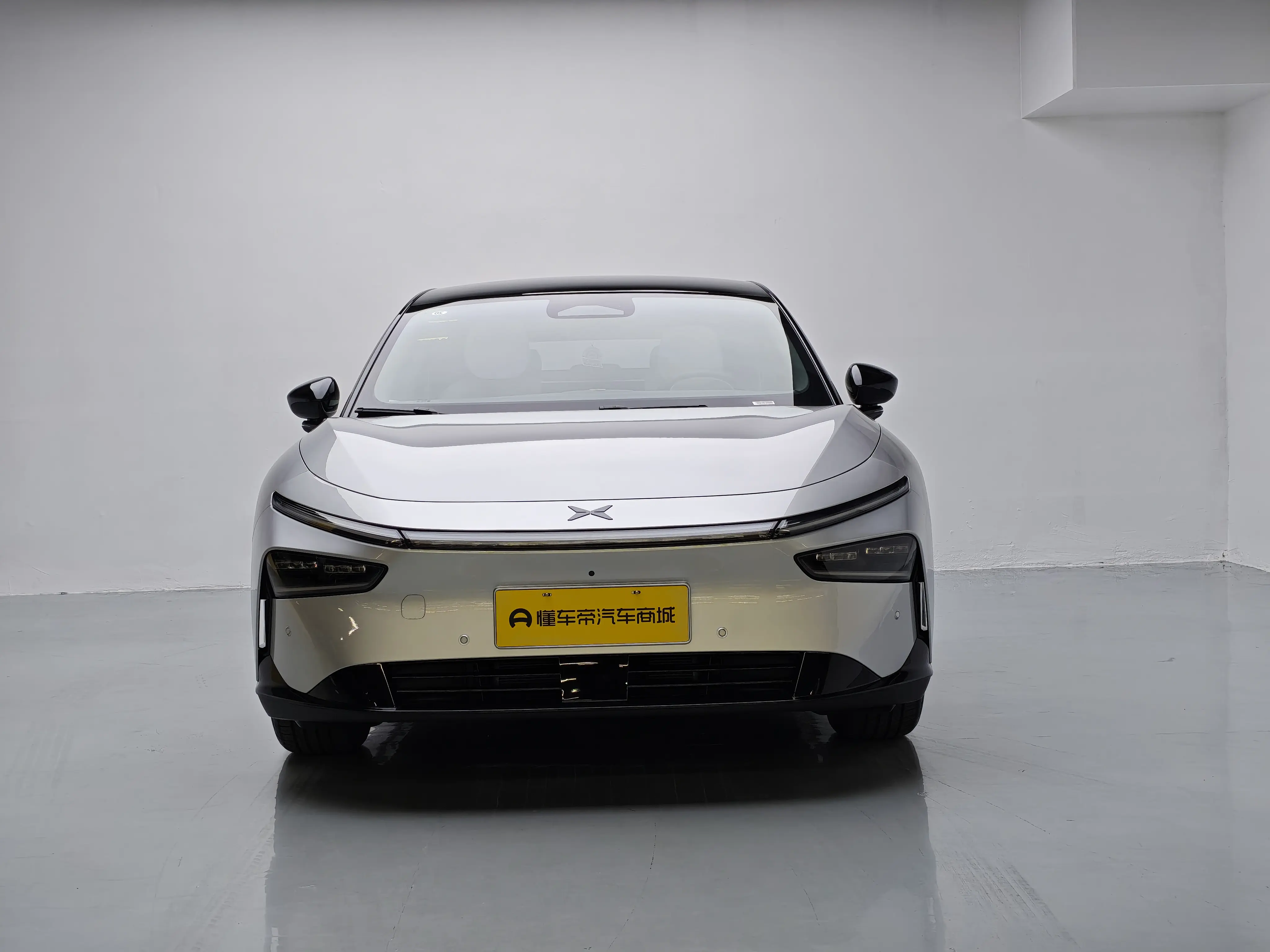 Xpeng P7+  из Китая