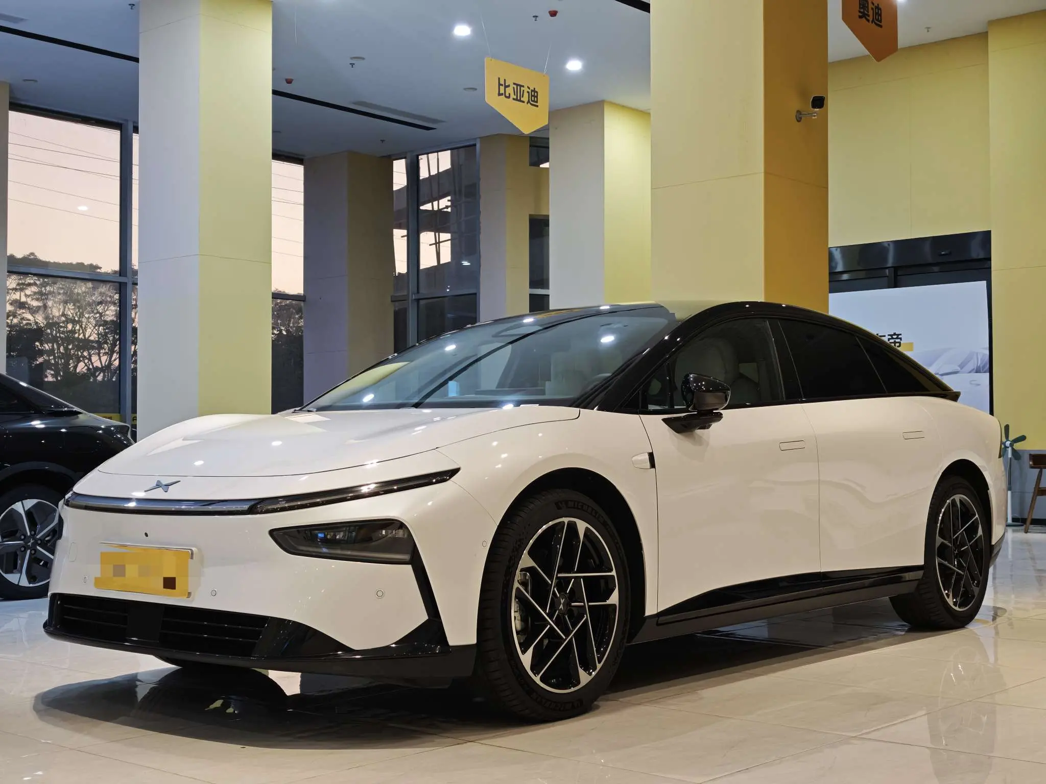 Xpeng P7+  из Китая