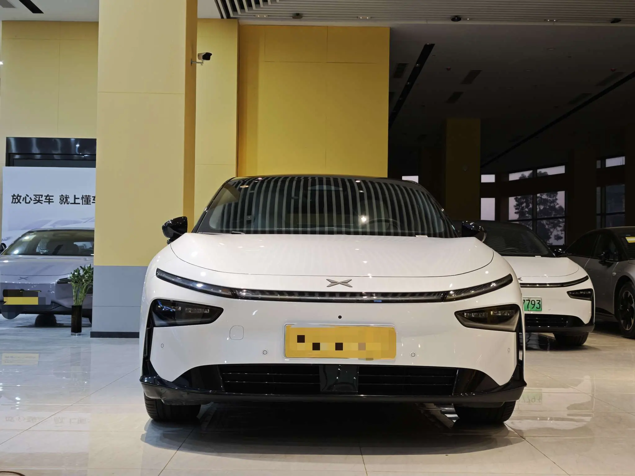 Xpeng P7+  из Китая