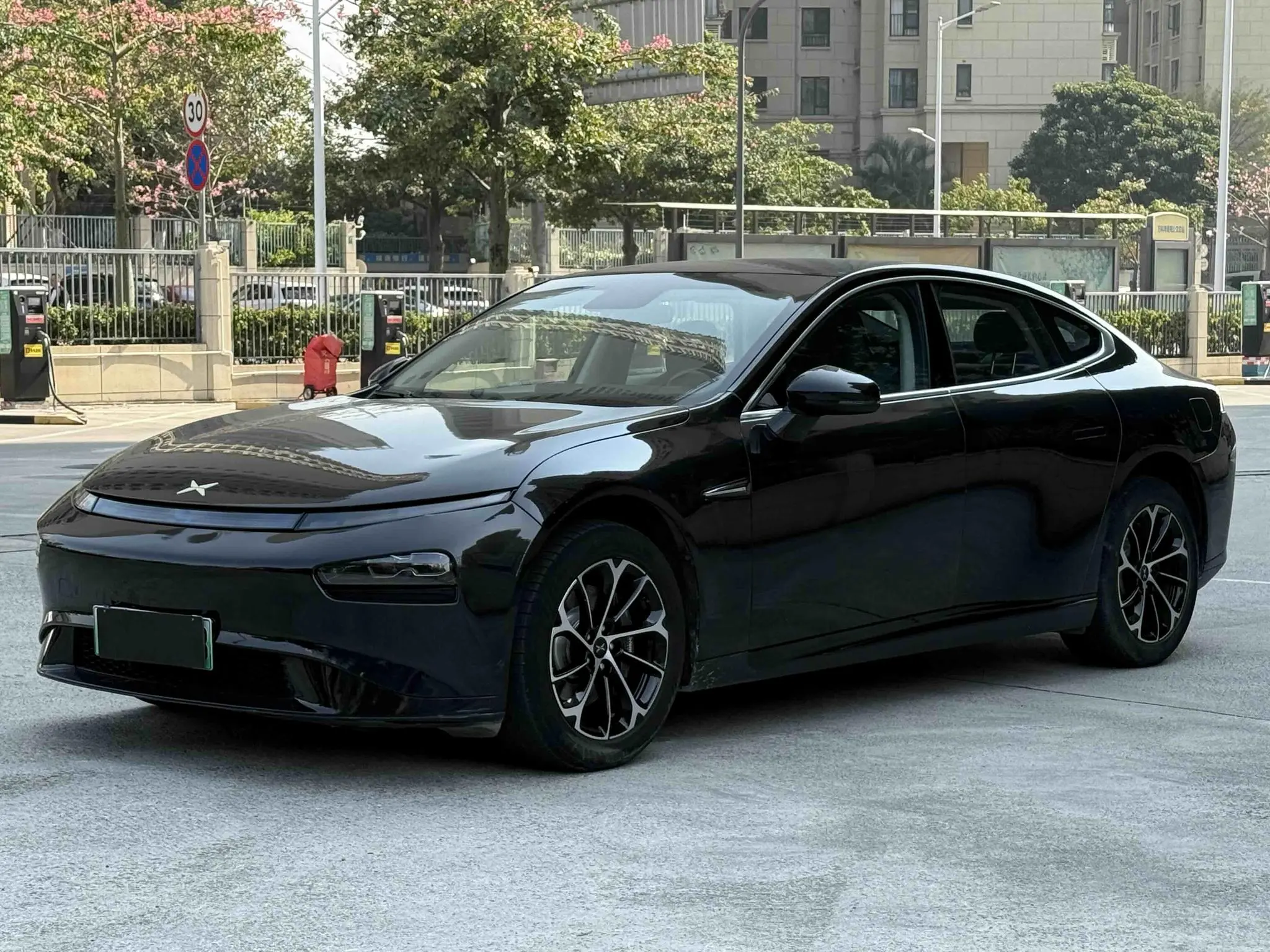 Xpeng P7  из Китая