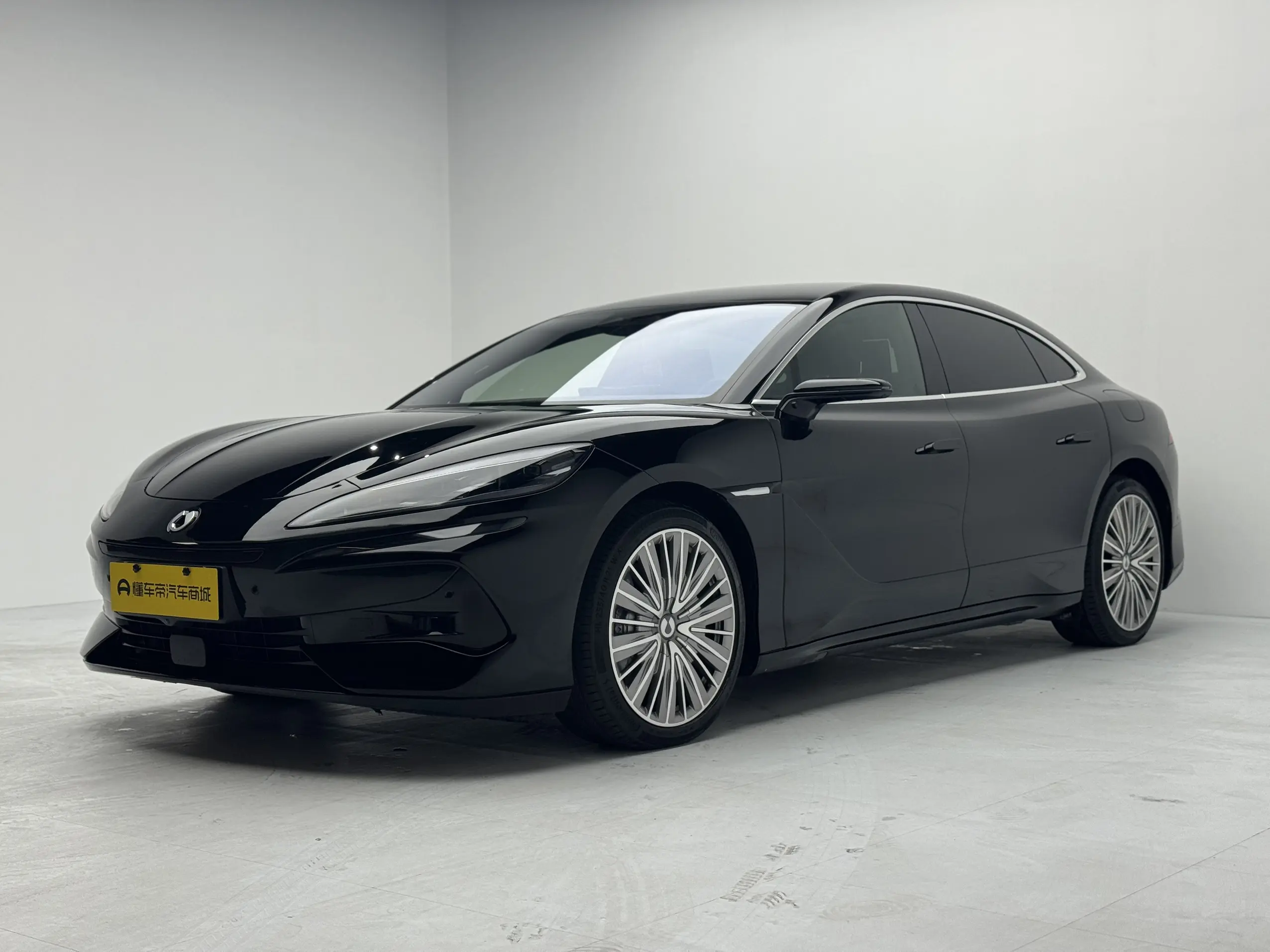 Denza Tengzhong Z9 DM  из Китая