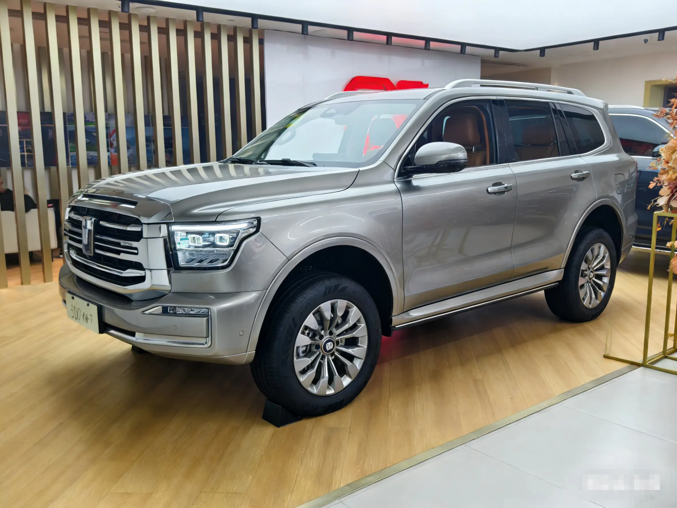 Tank 500 Hi4-T  из Китая