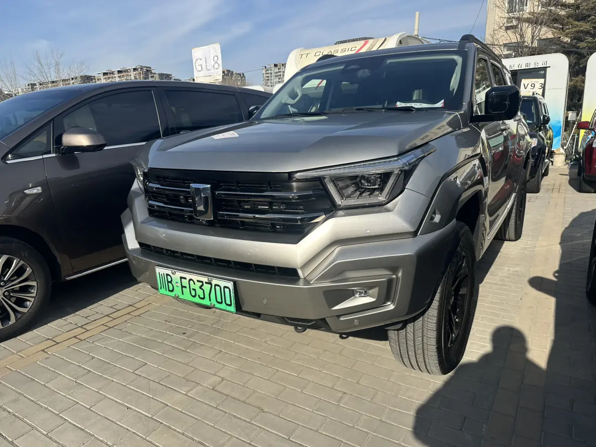 Tank 400 Hi4-T  из Китая