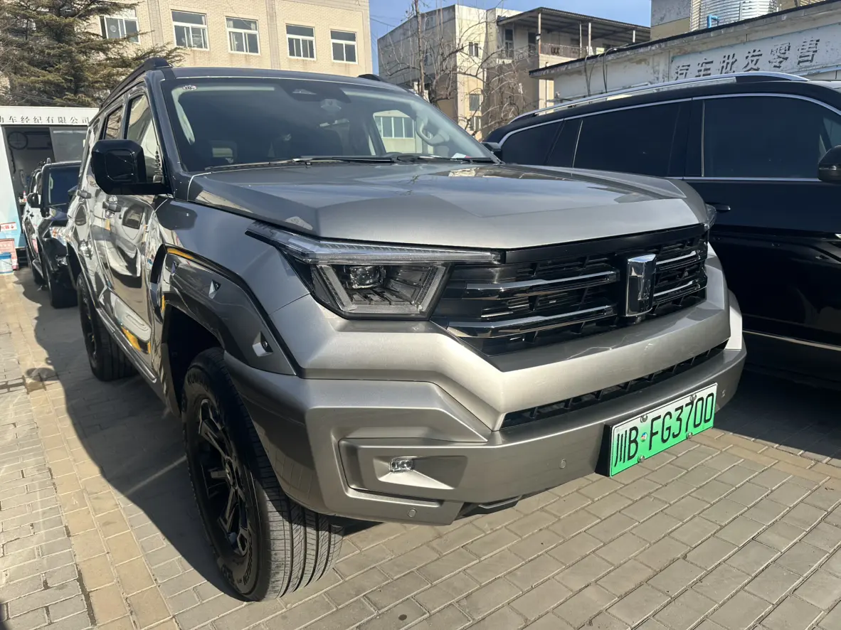 Tank 400 Hi4-T  из Китая