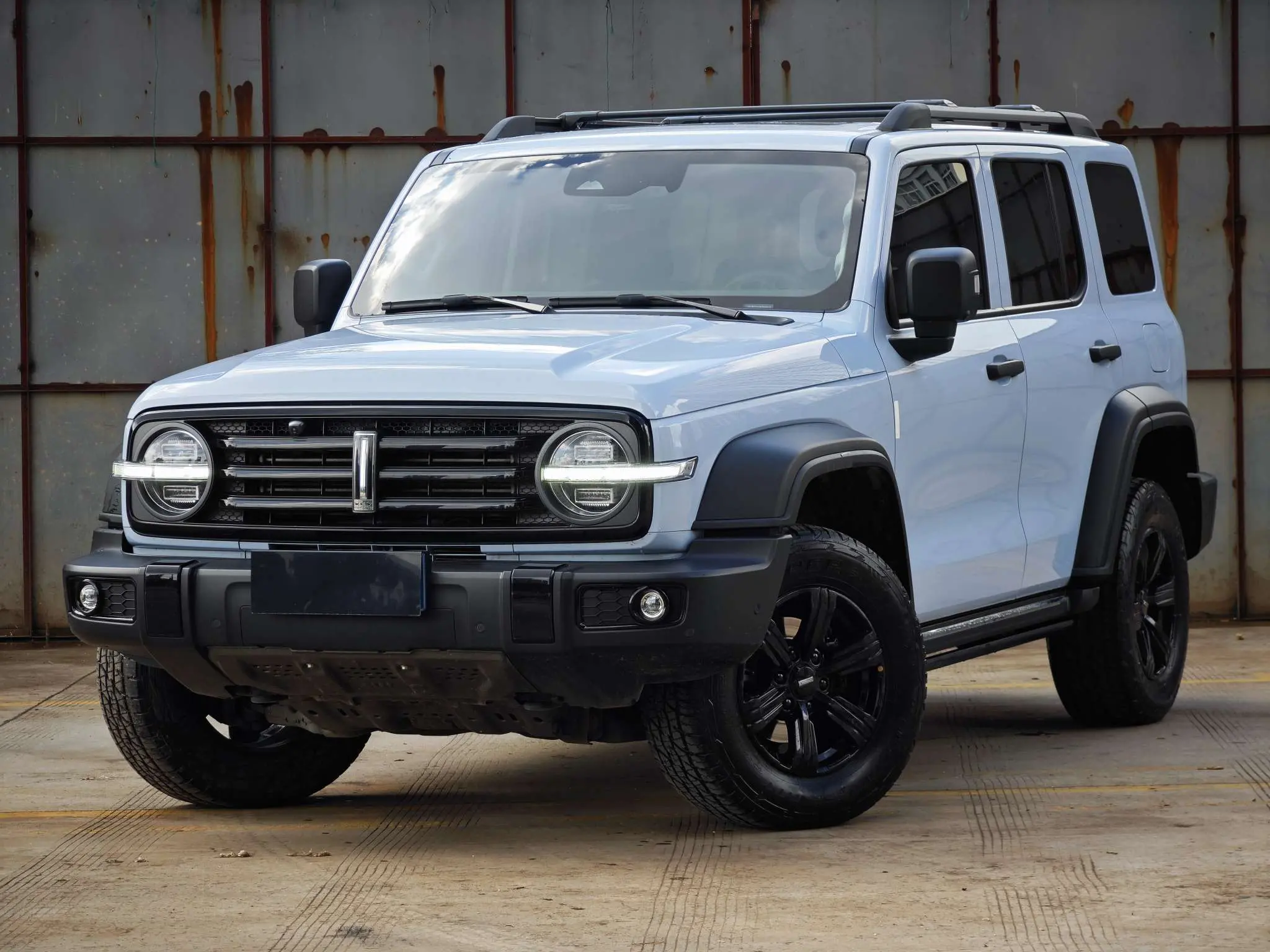 Tank 300  из Китая