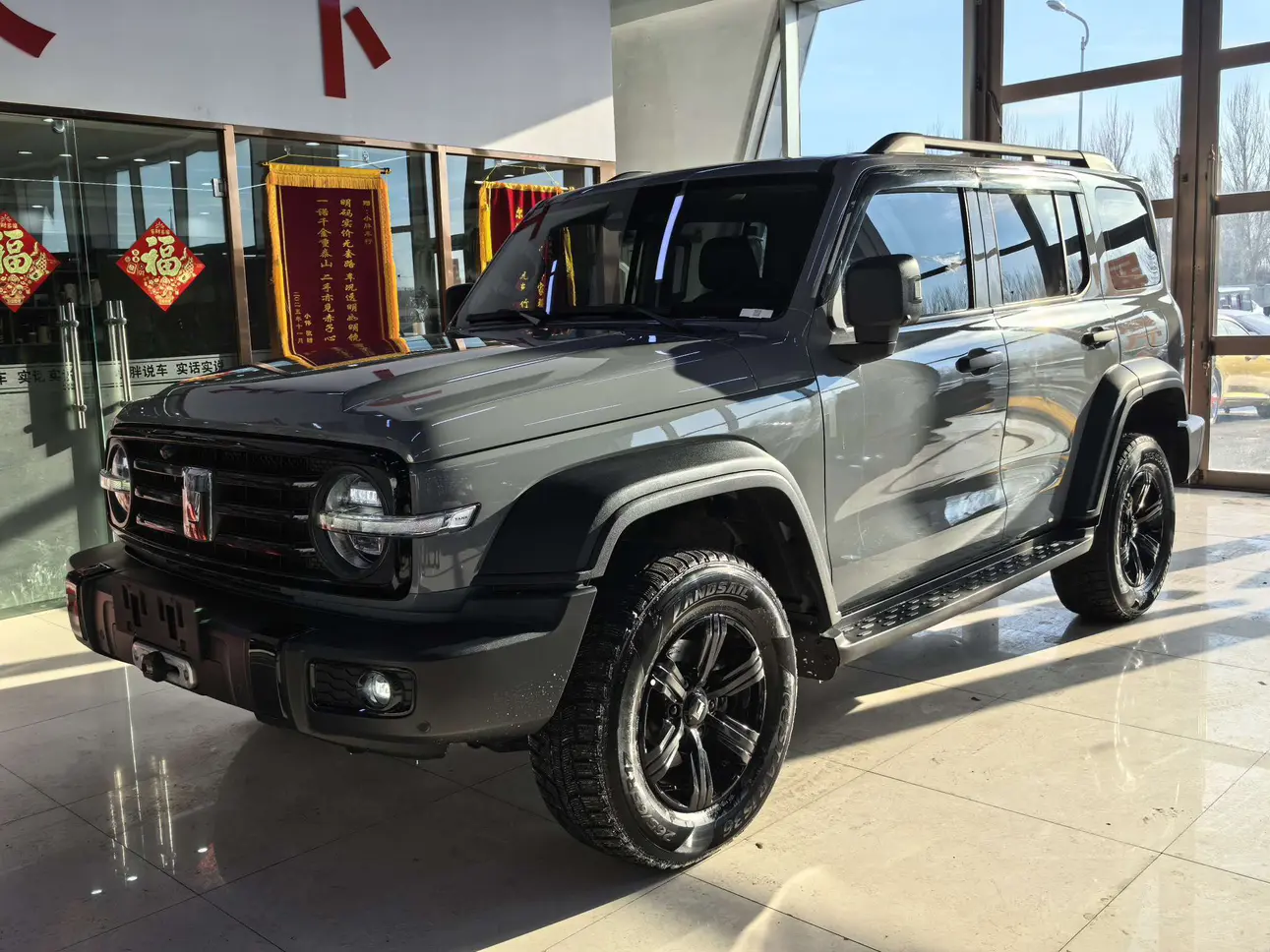 Tank 300  из Китая