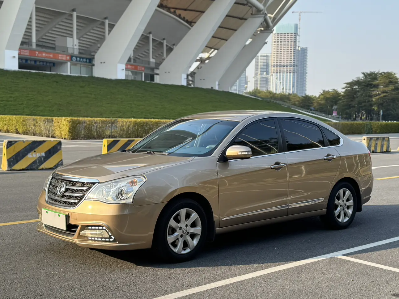 Dongfeng Fengshen A60  из Китая