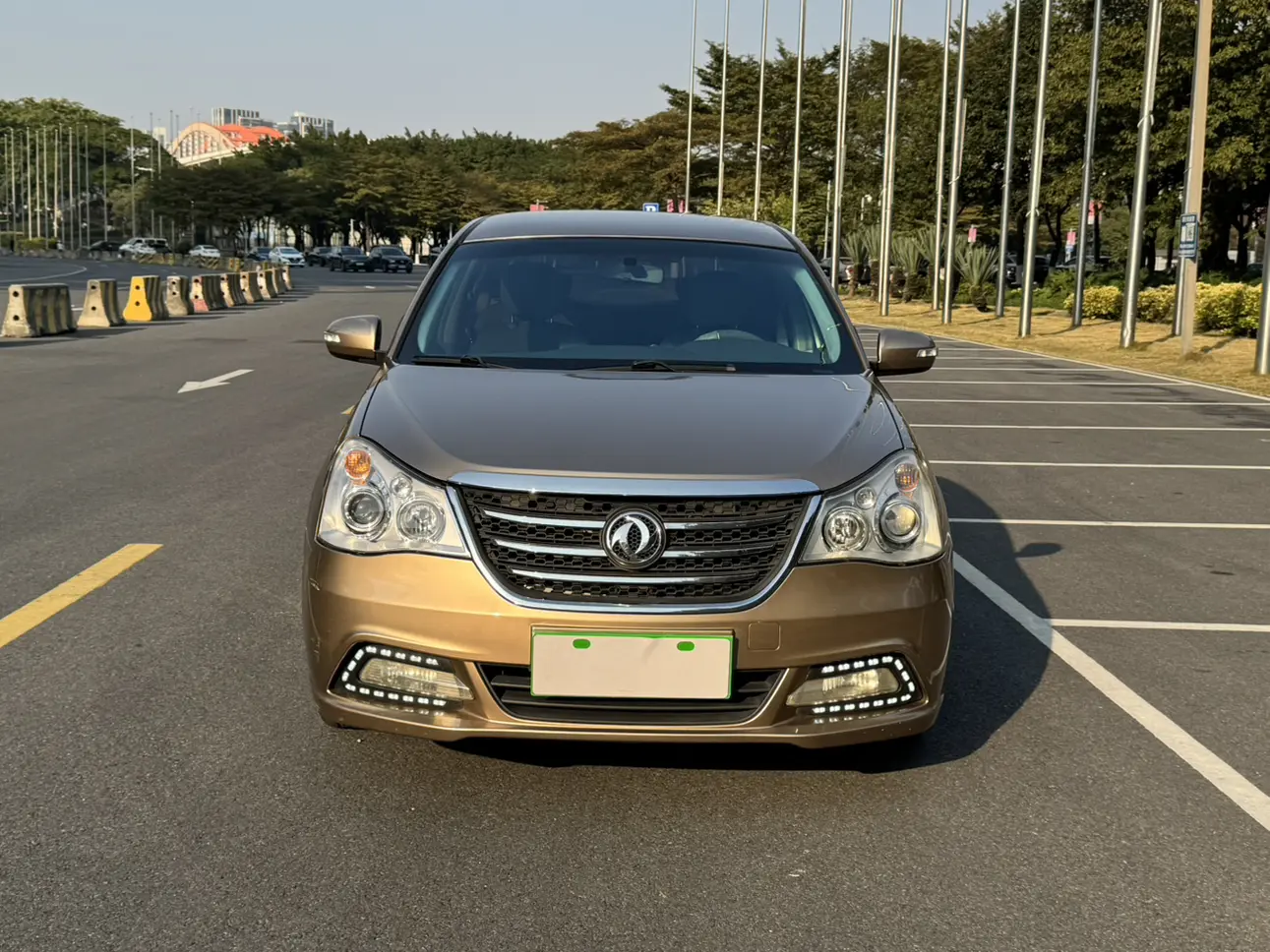 Dongfeng Fengshen A60  из Китая