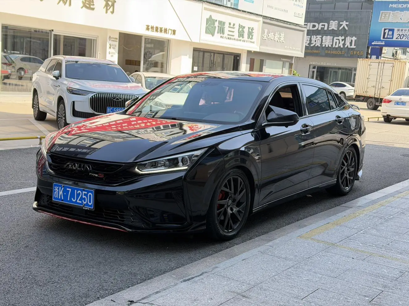 Dongfeng Yixuan  из Китая