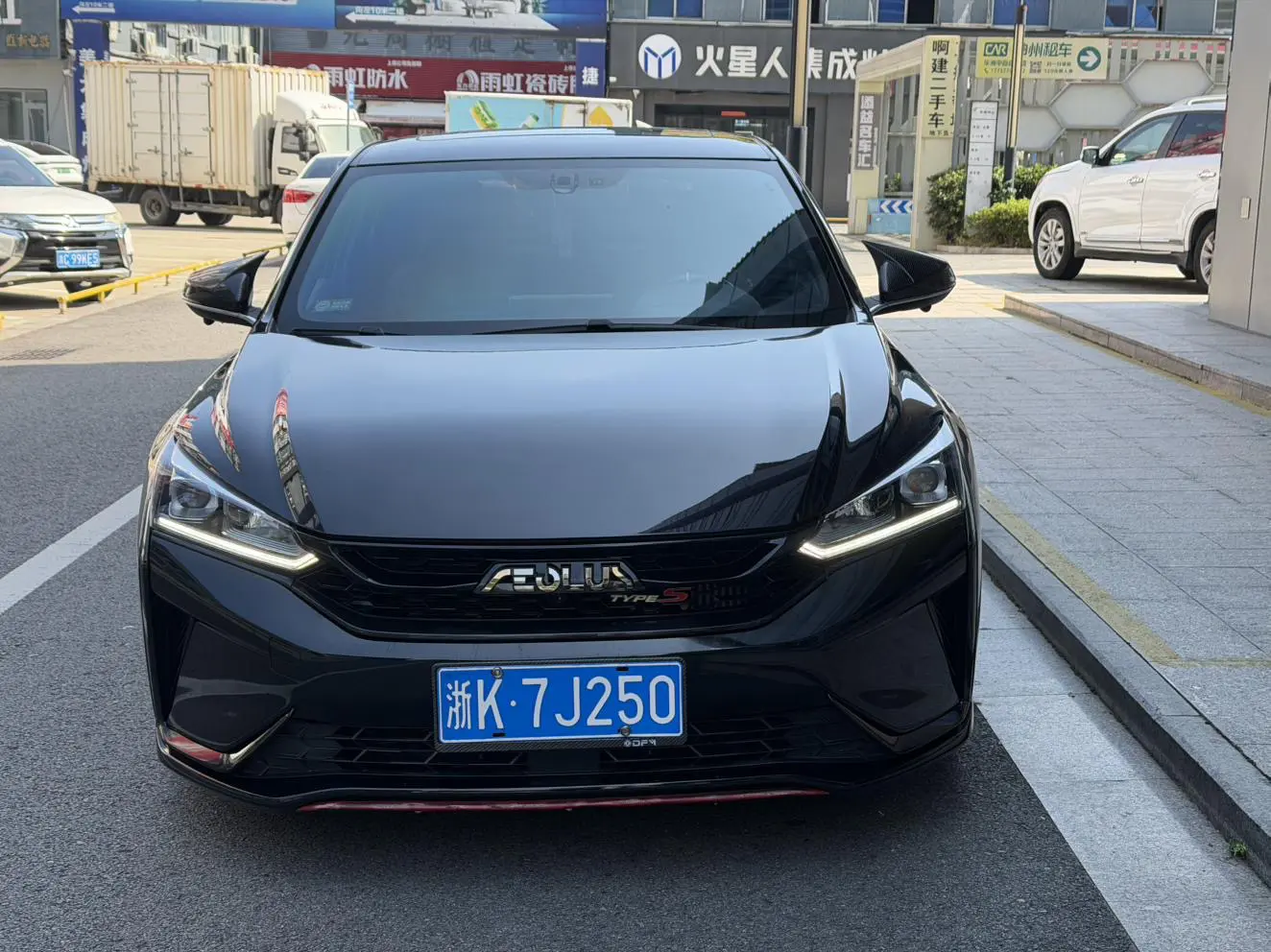 Dongfeng Yixuan  из Китая