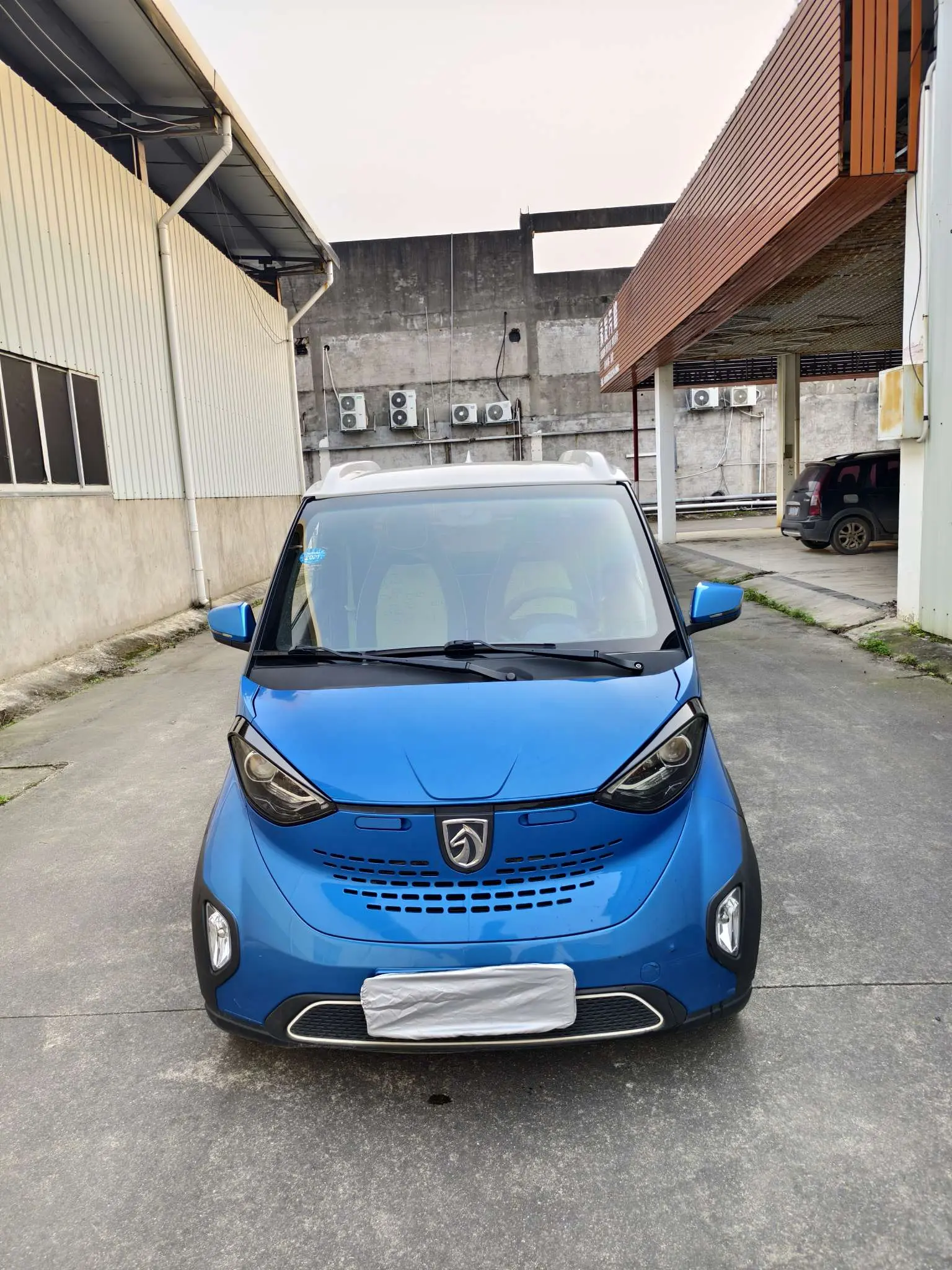 Baojun E100  из Китая