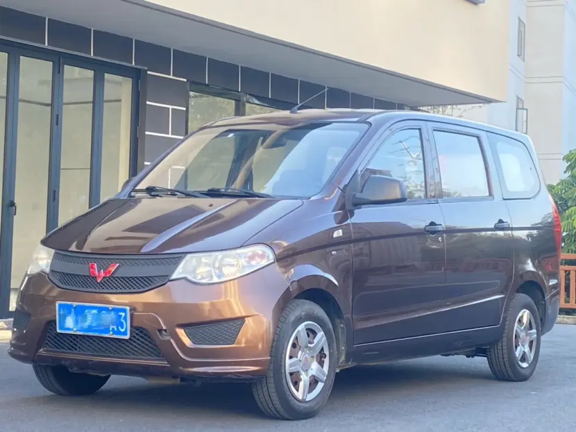 Wuling Hongguang  из Китая