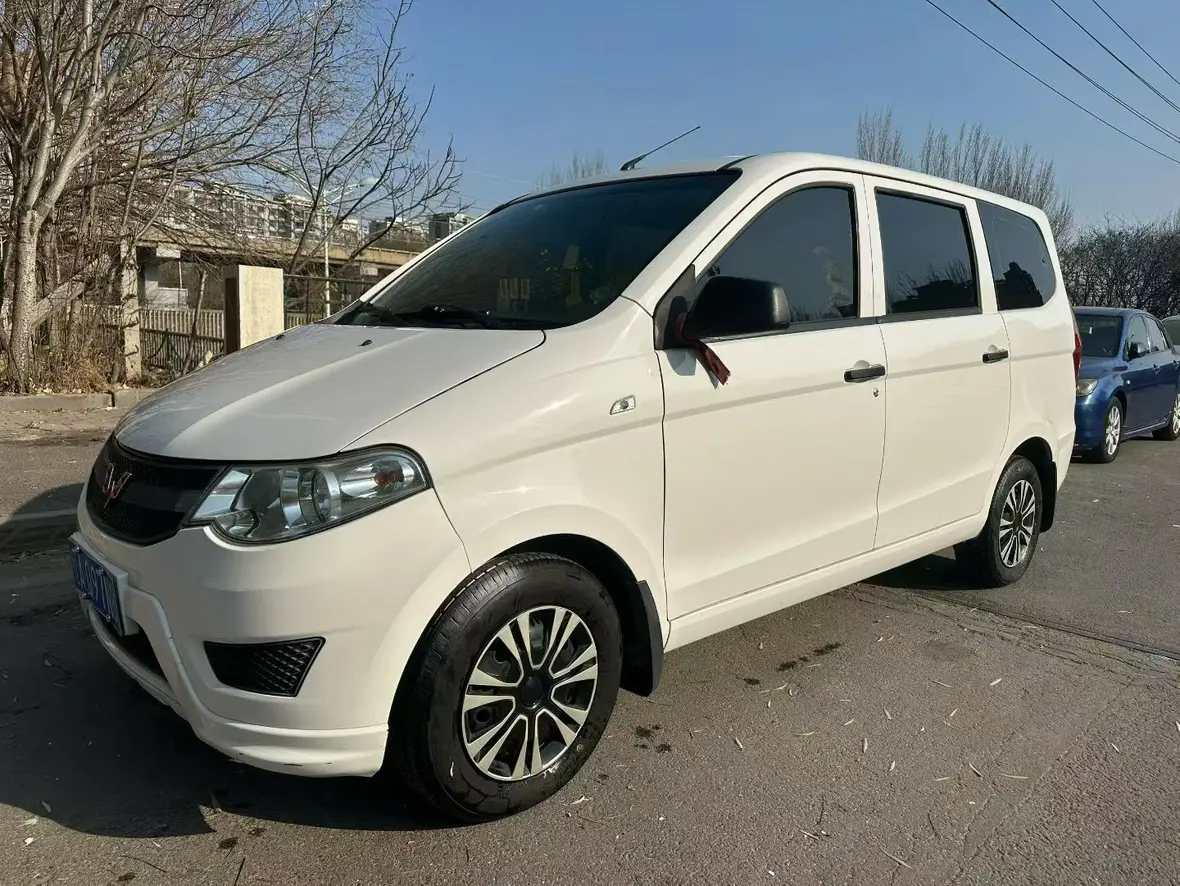 Wuling Hongguang  из Китая