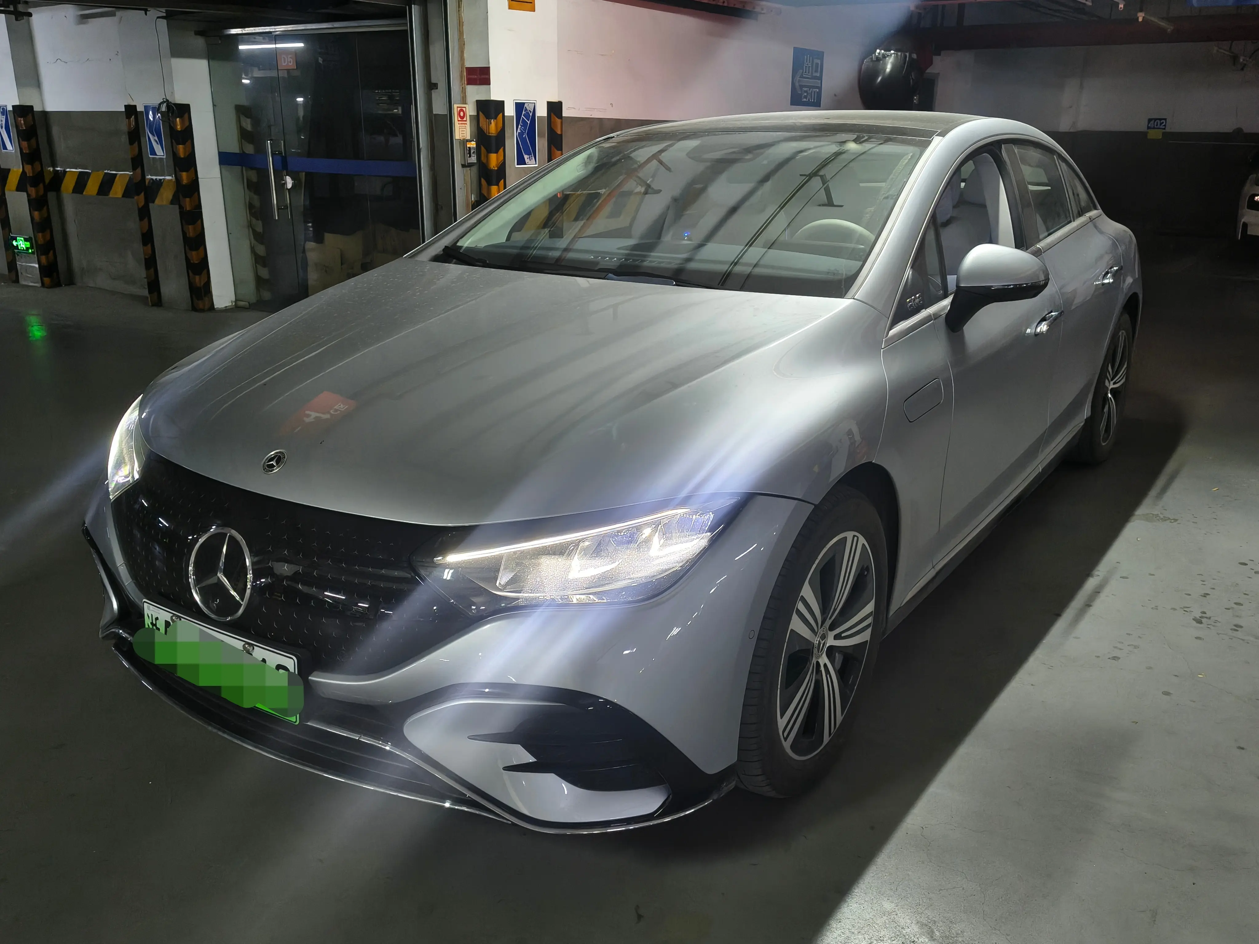 Mercedes-Benz EQE  из Китая