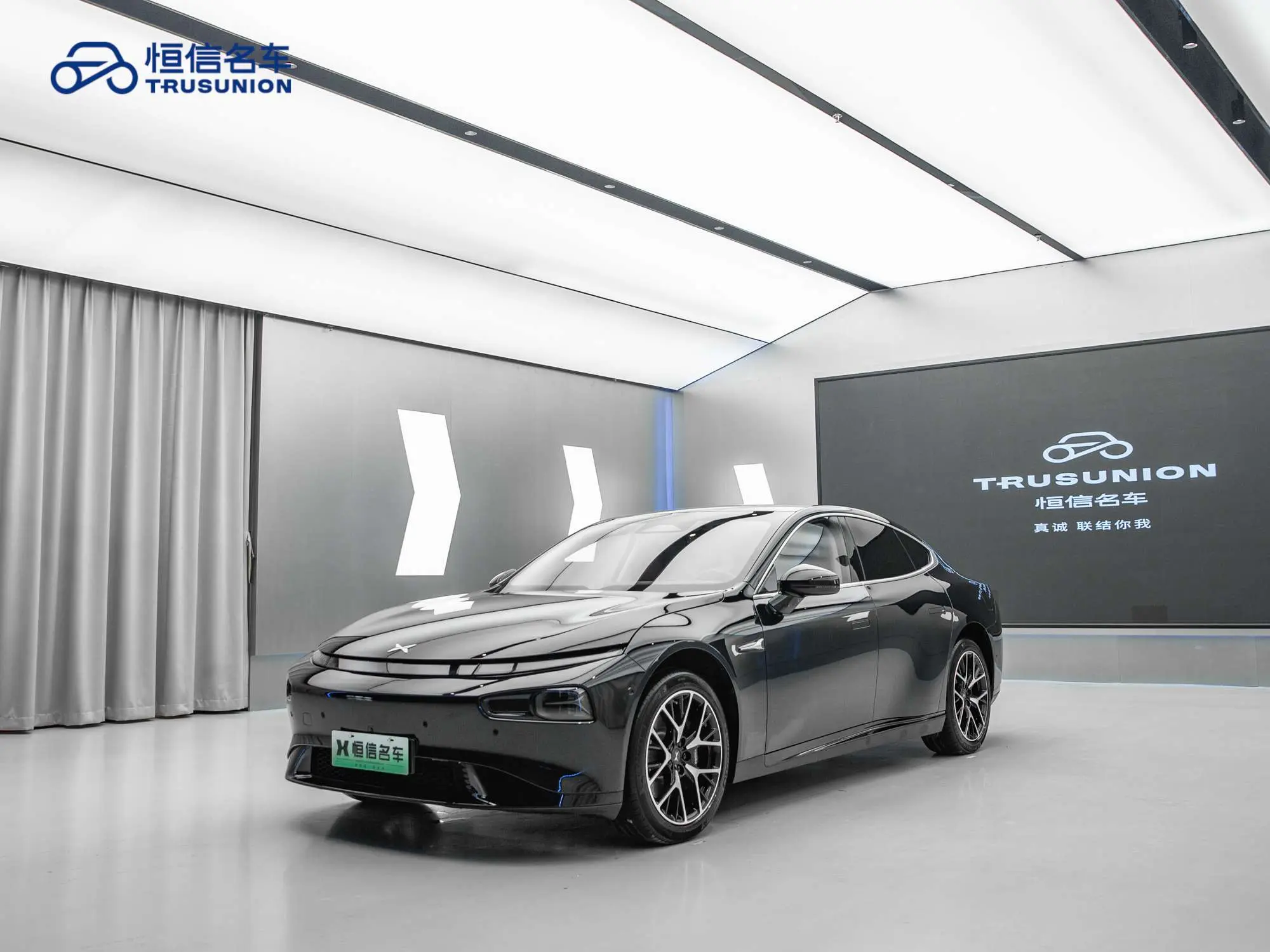 Xpeng P7  из Китая