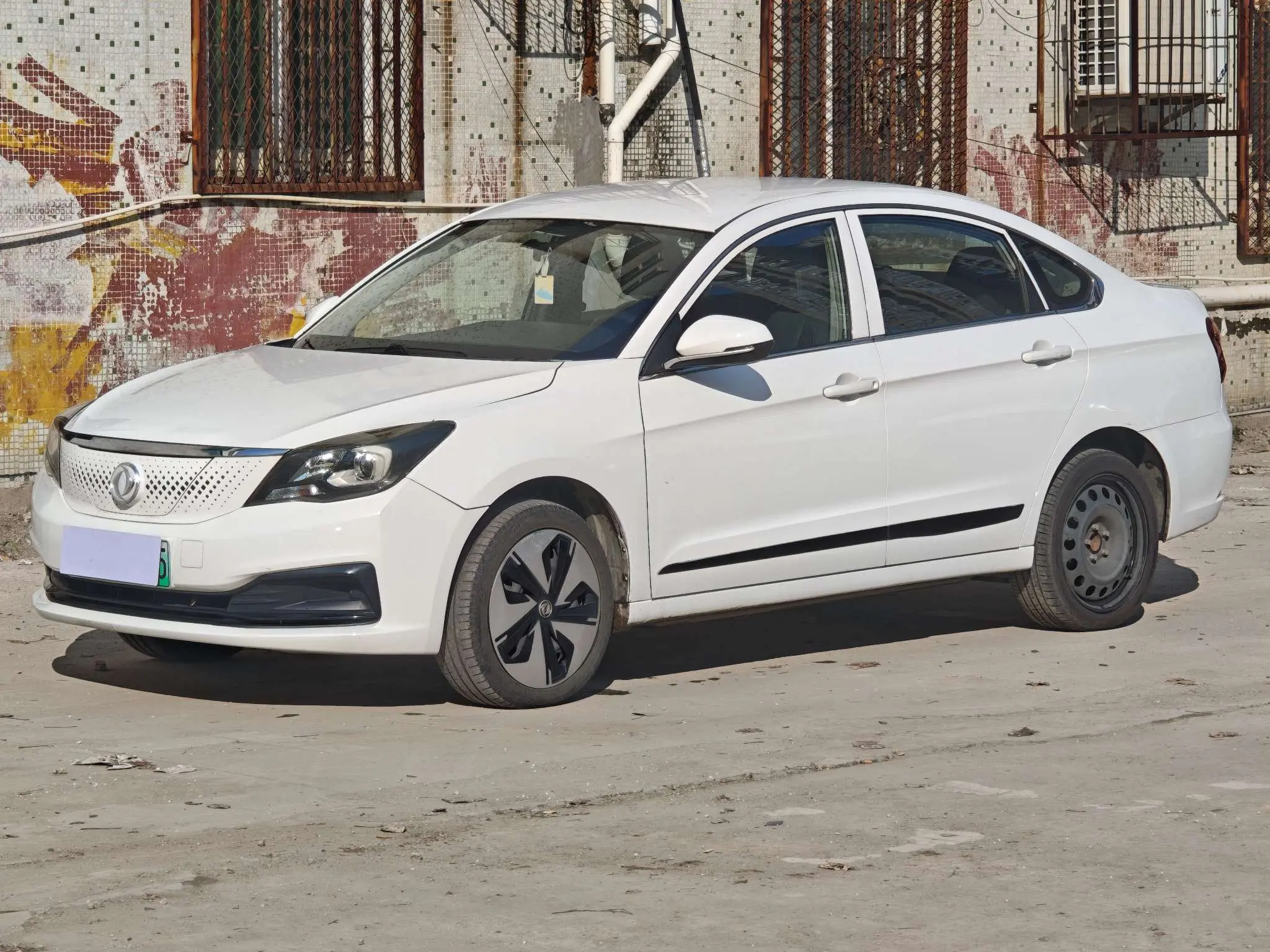 Dongfeng Fengshen E70  из Китая