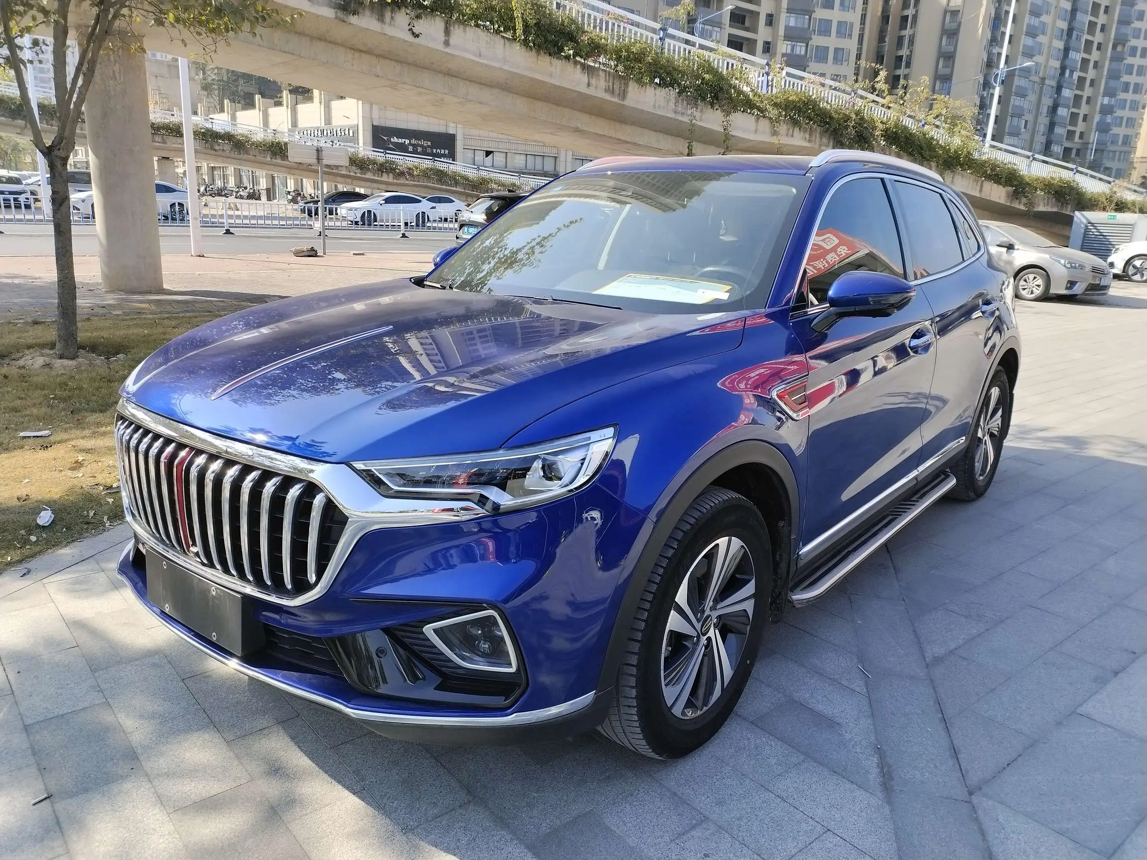 Hongqi HS5  из Китая