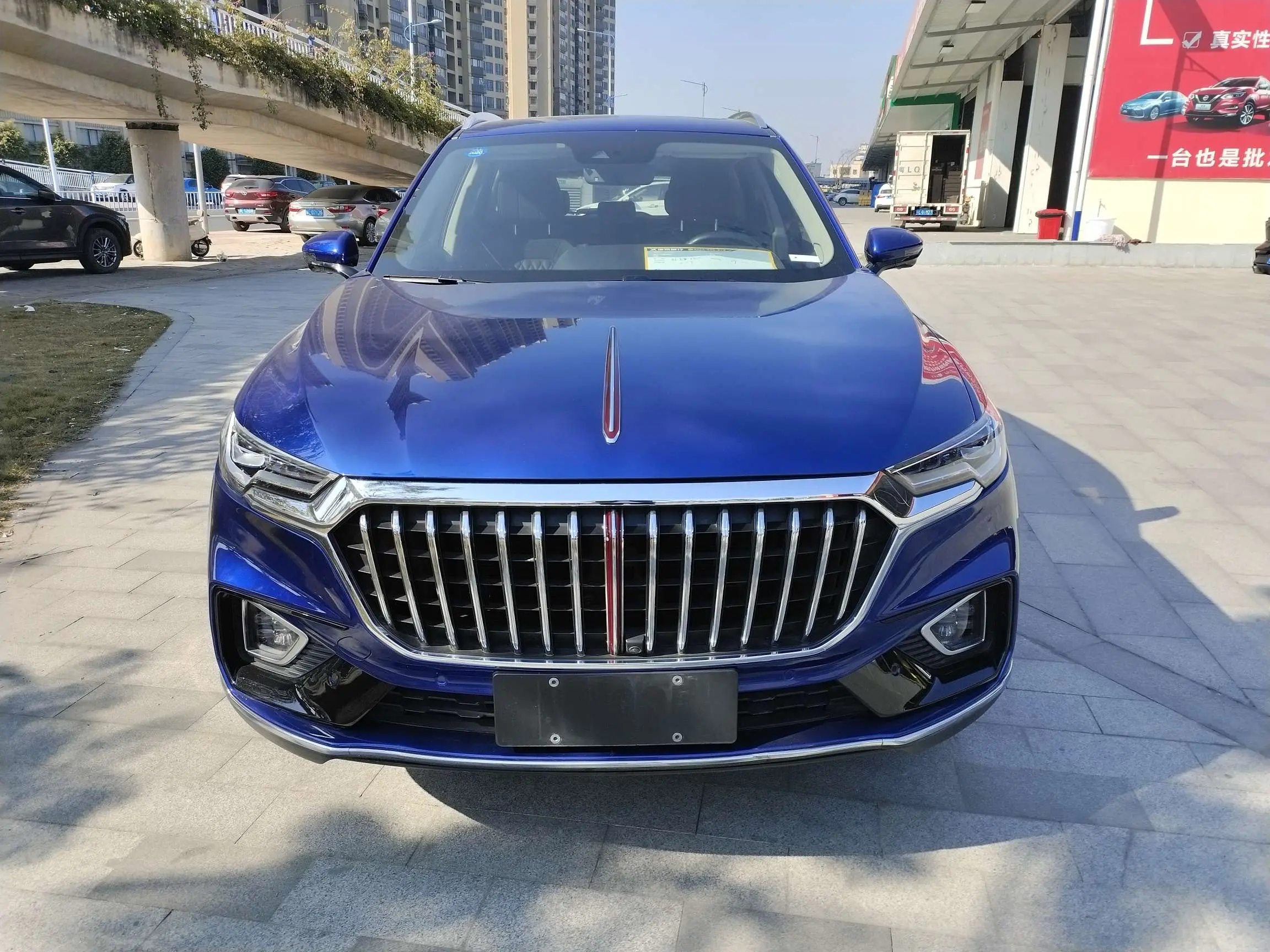 Hongqi HS5  из Китая