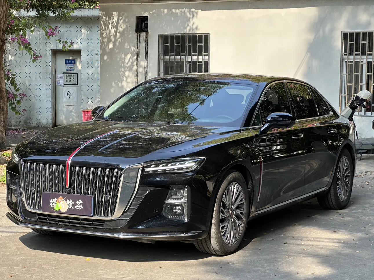 Hongqi H5  из Китая