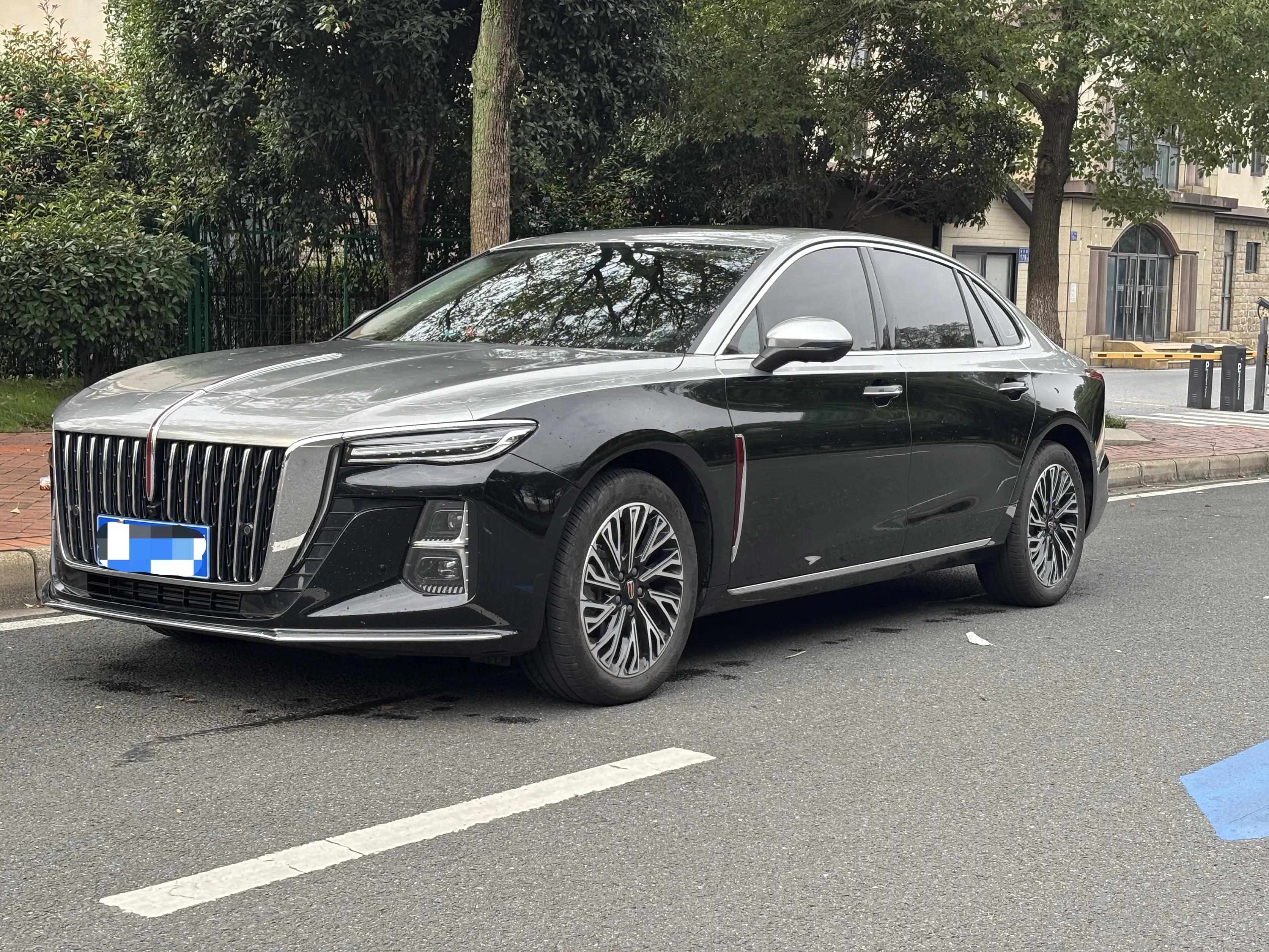 Hongqi H5  из Китая