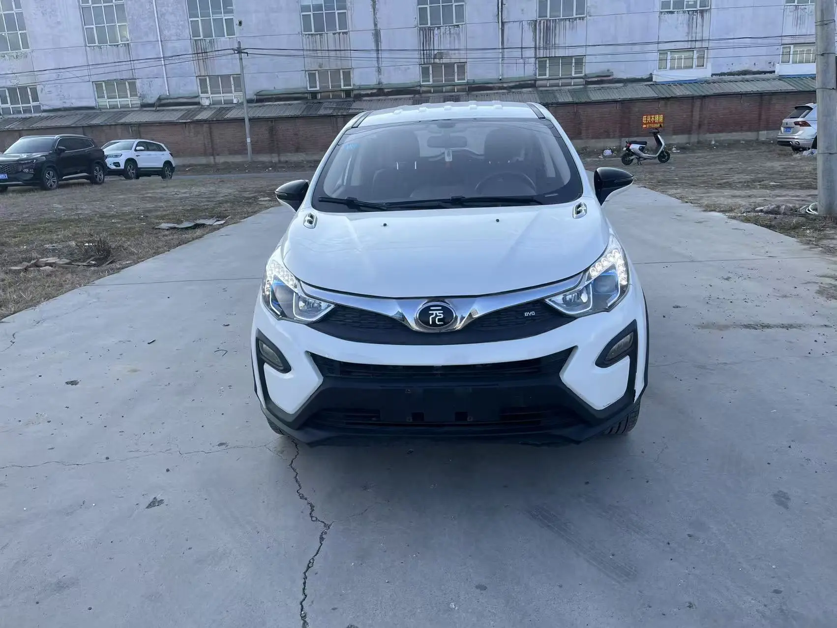 BYD Yuan  из Китая