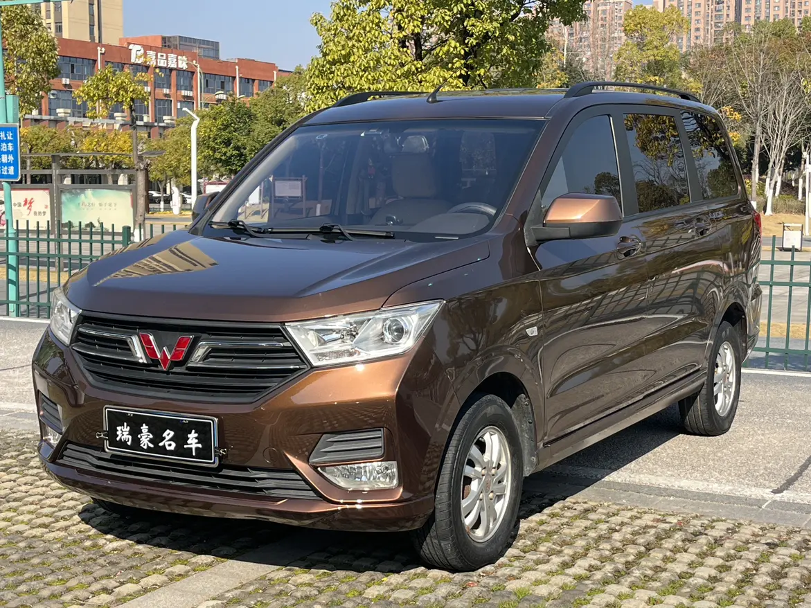 Wuling Hongguang  из Китая