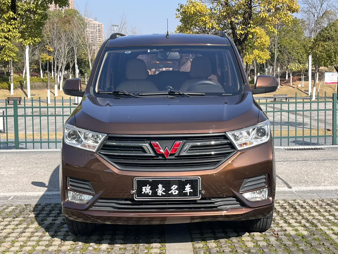 Wuling Hongguang  из Китая