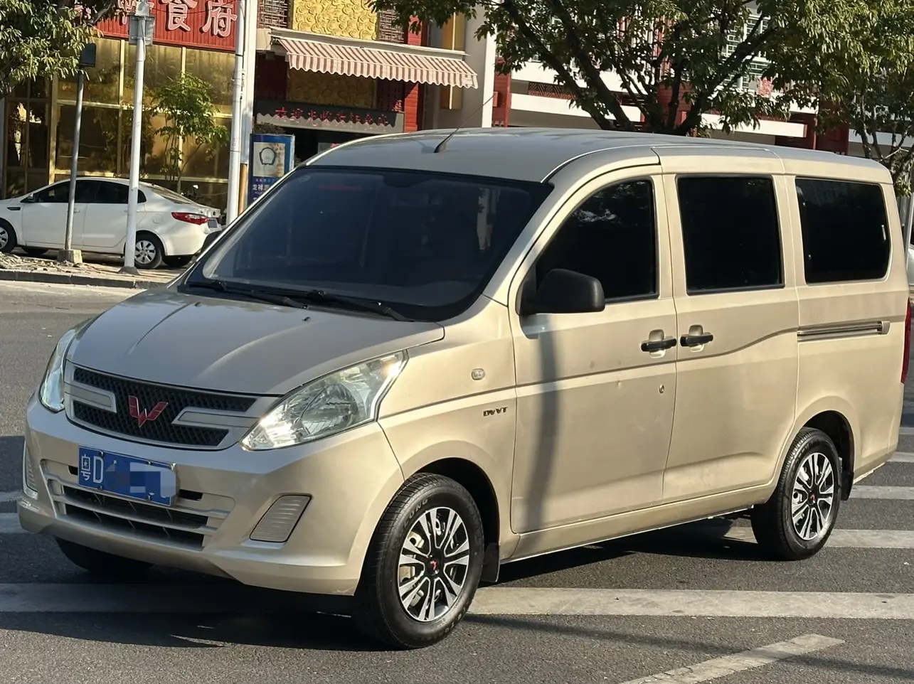 Wuling Rongguang V  из Китая