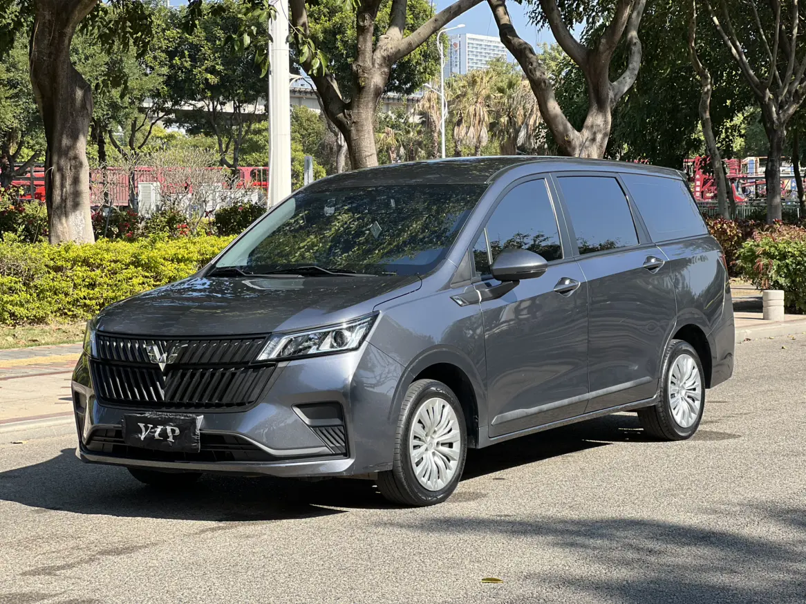 Wuling Jiachen  из Китая