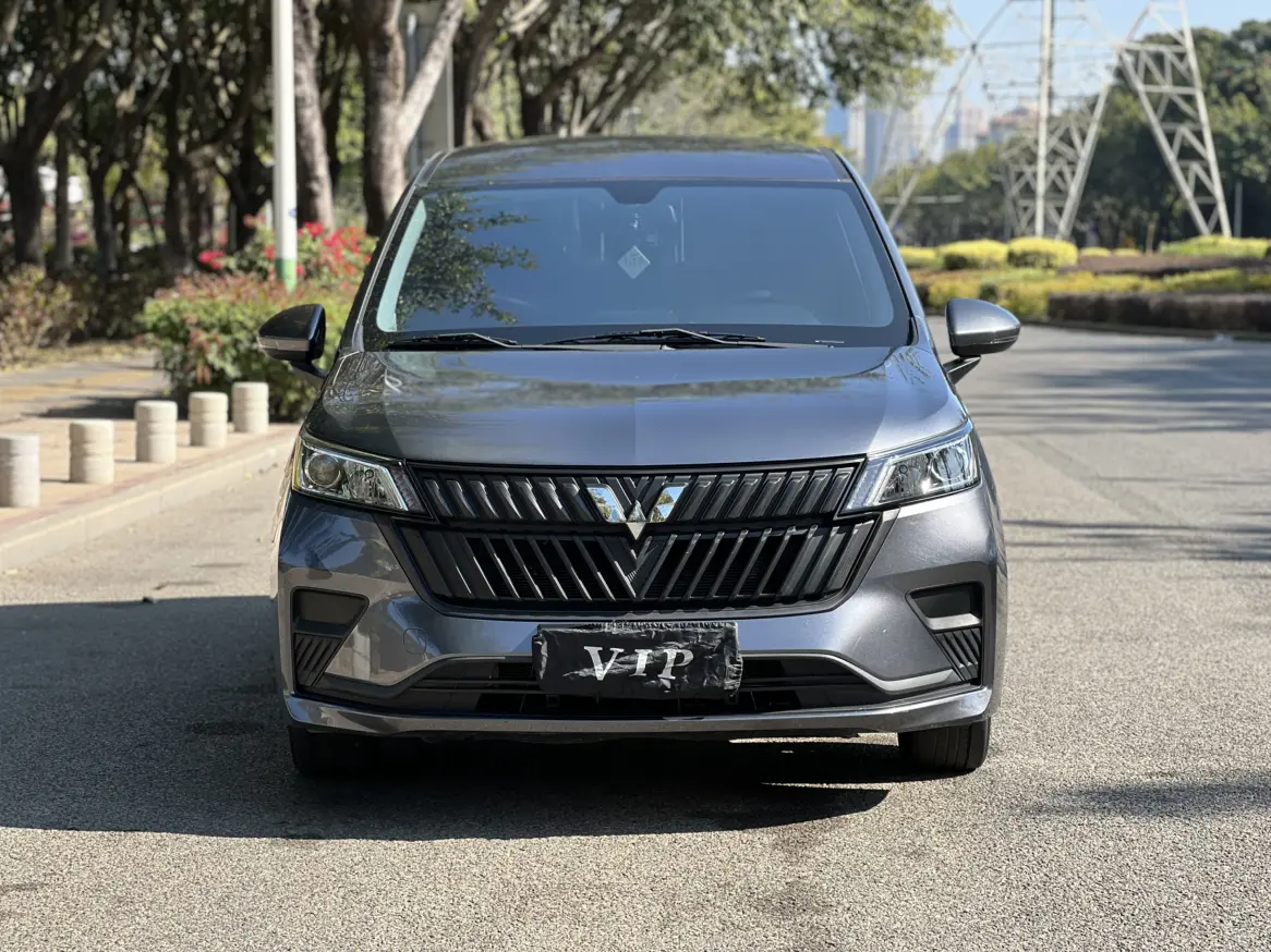 Wuling Jiachen  из Китая