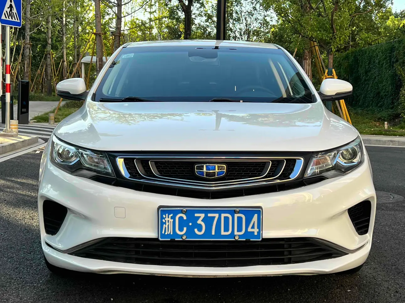 Geely Emgrand GL  из Китая
