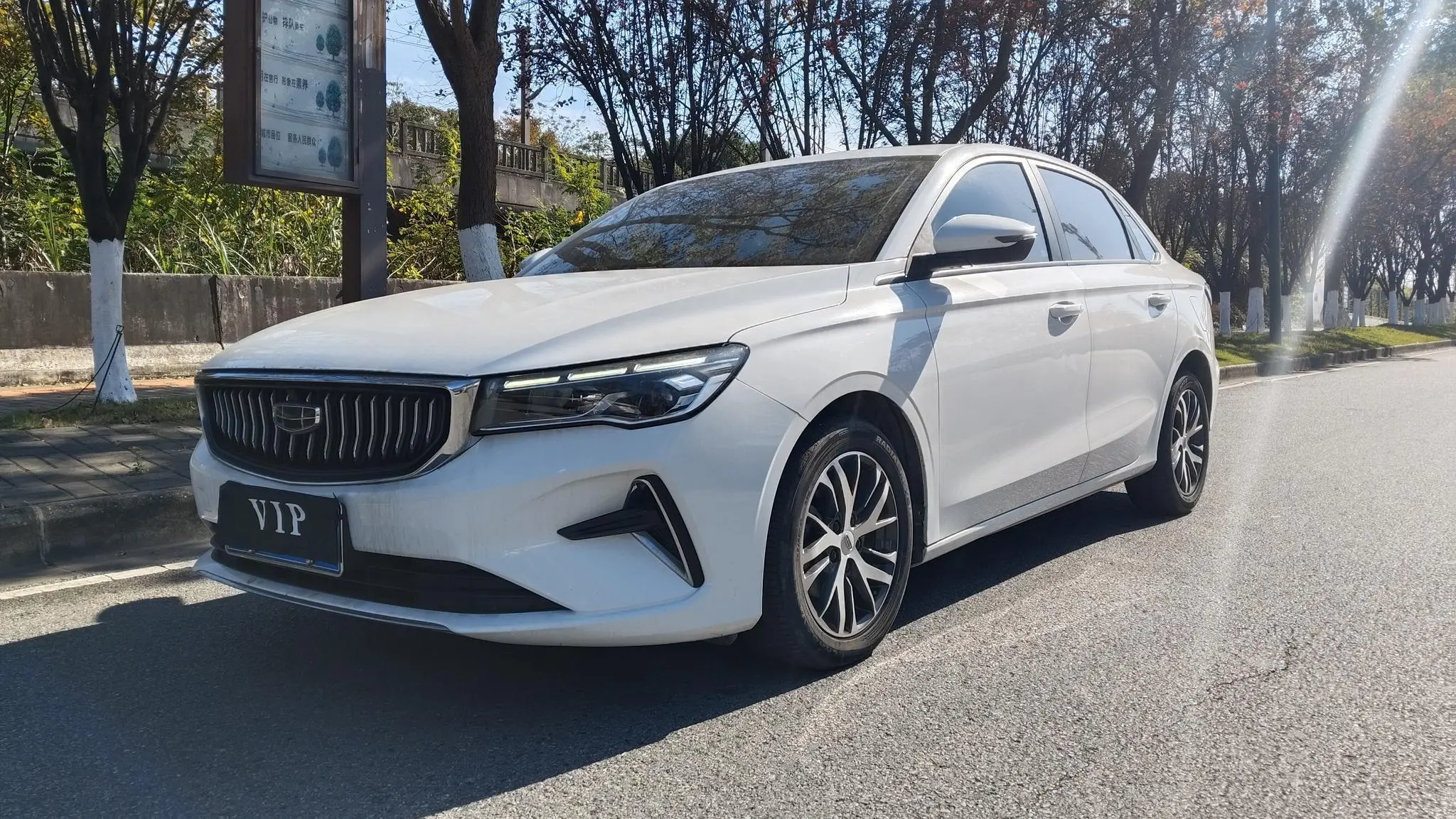 Geely Emgrand  из Китая