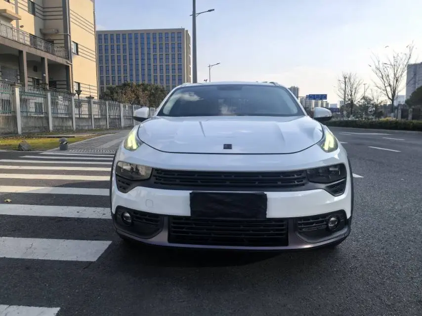 Lynk & Co 02  из Китая