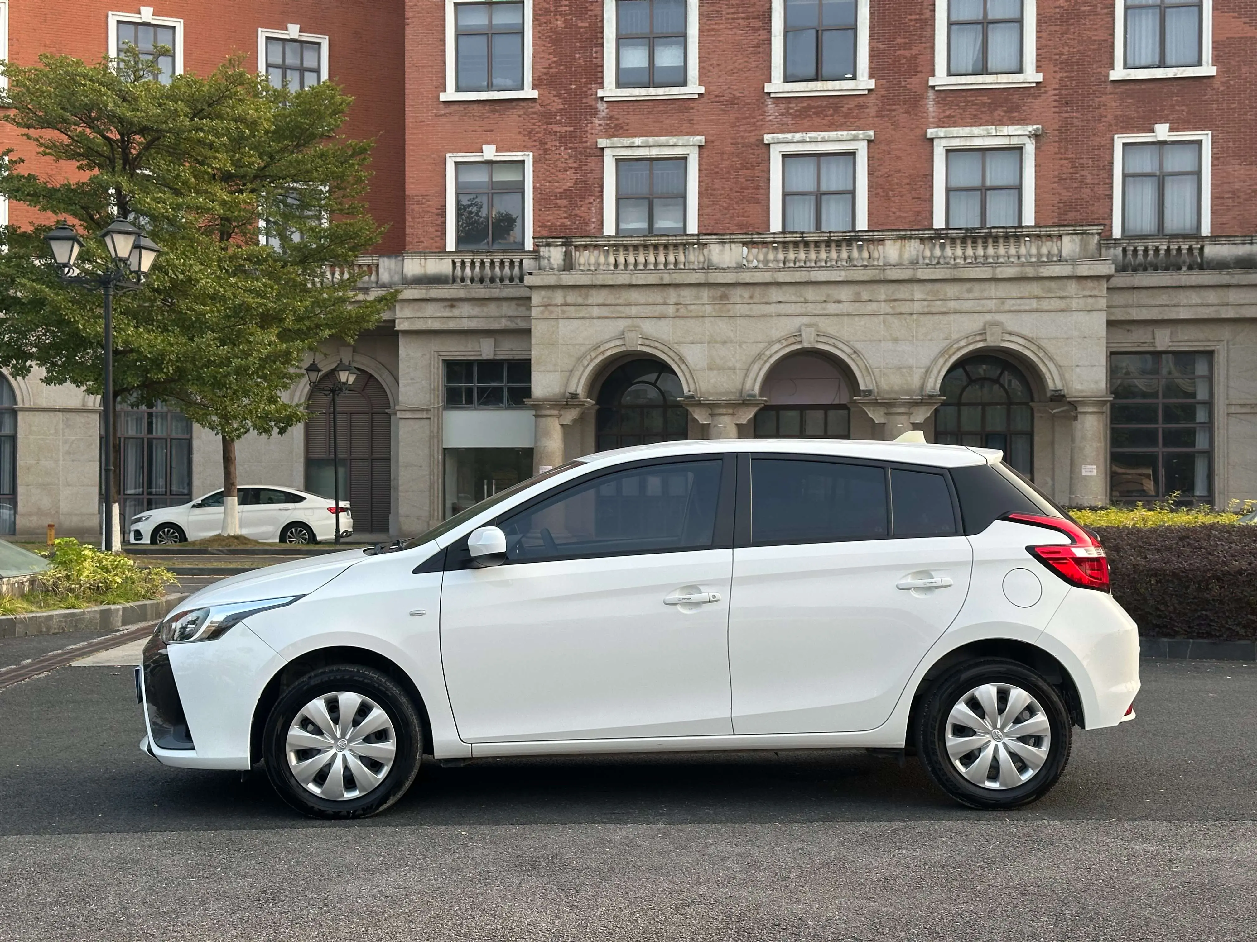 Toyota Yaris L  из Китая